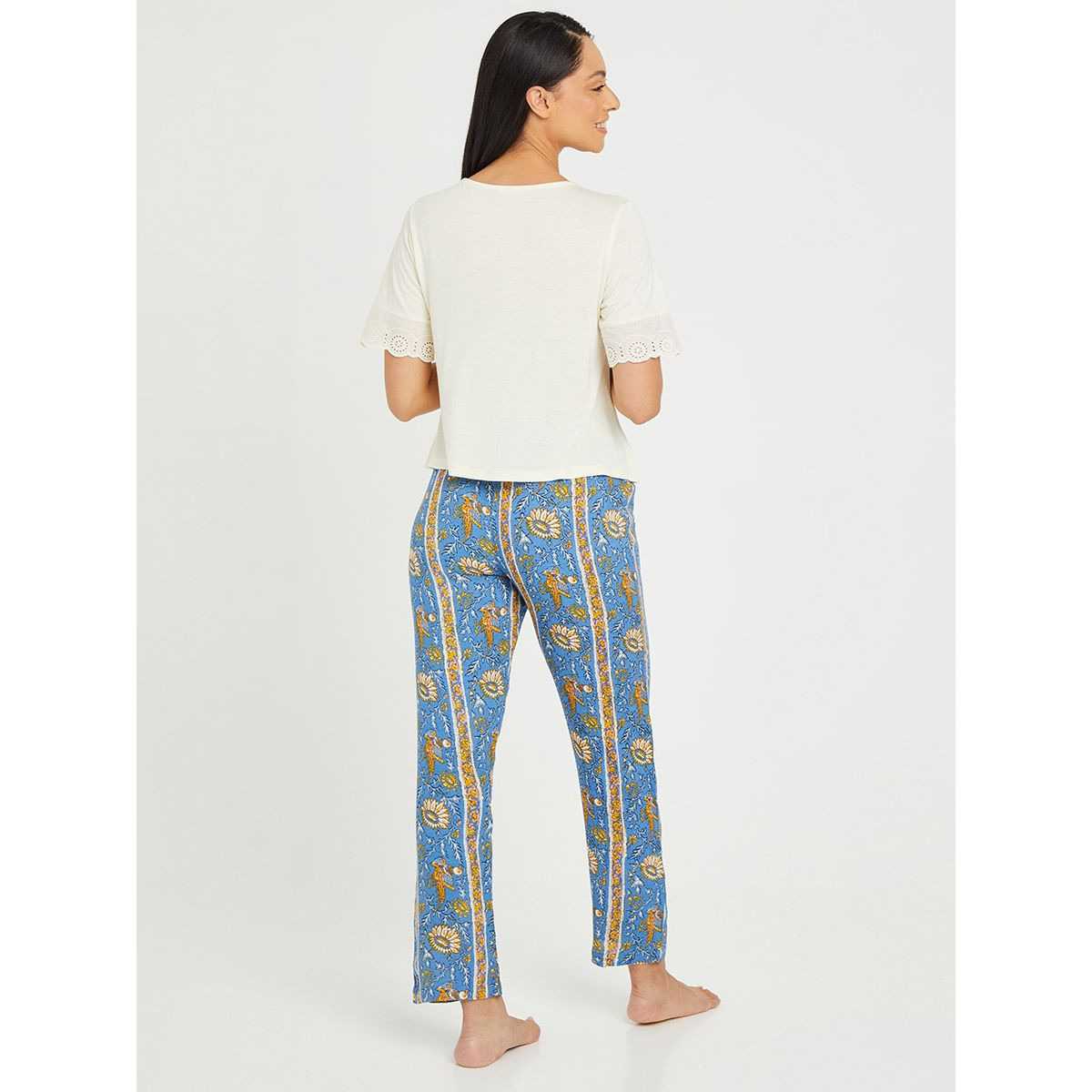 طقم بيجاما من ( تيشيرت بتداخل دانتيل + بنطال ) من ستايلي-women-clothing-nightwear-pyjamas-longsets-image-5