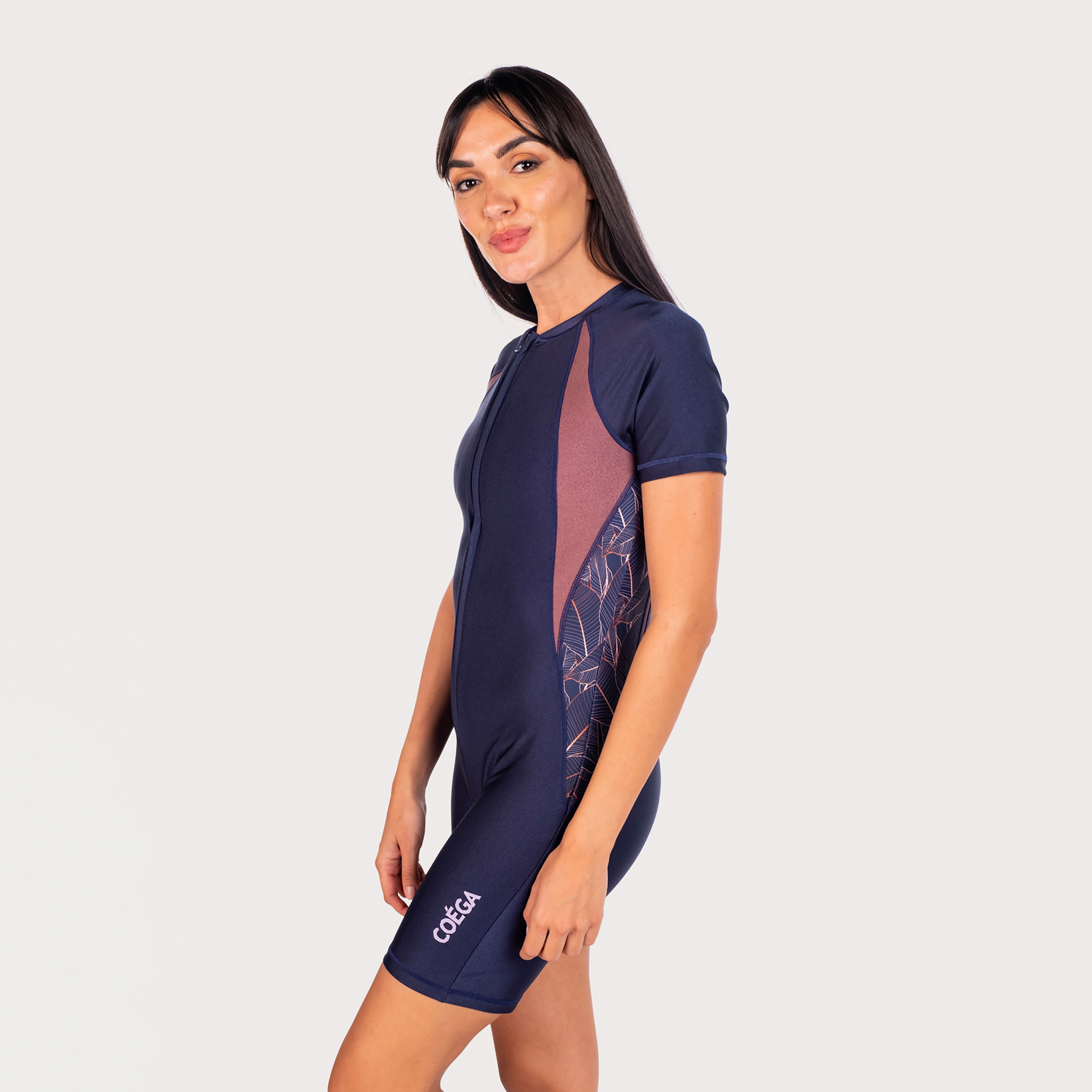 شورت طول ذو سليم كيني للنساء من كويغا باللون النخيل الذهبي الوردي-sports-women-clothing-swimwear-image-4