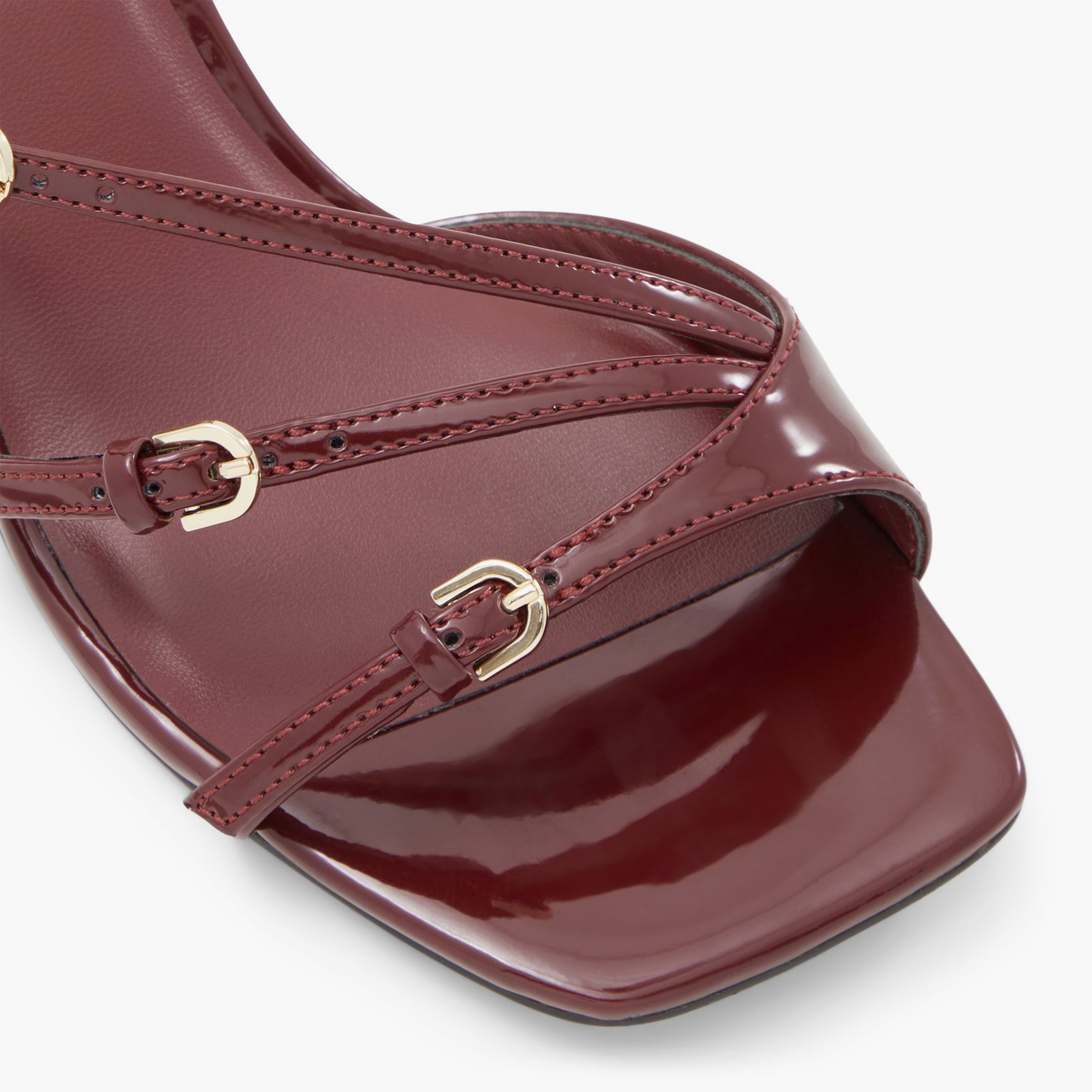 كول ات سبرينغ - حذاء ديانا بكعب صغير واسع مزين بإبزيم للنساء | 30DIANAH-women-shoes-sandals-heeled-image-2