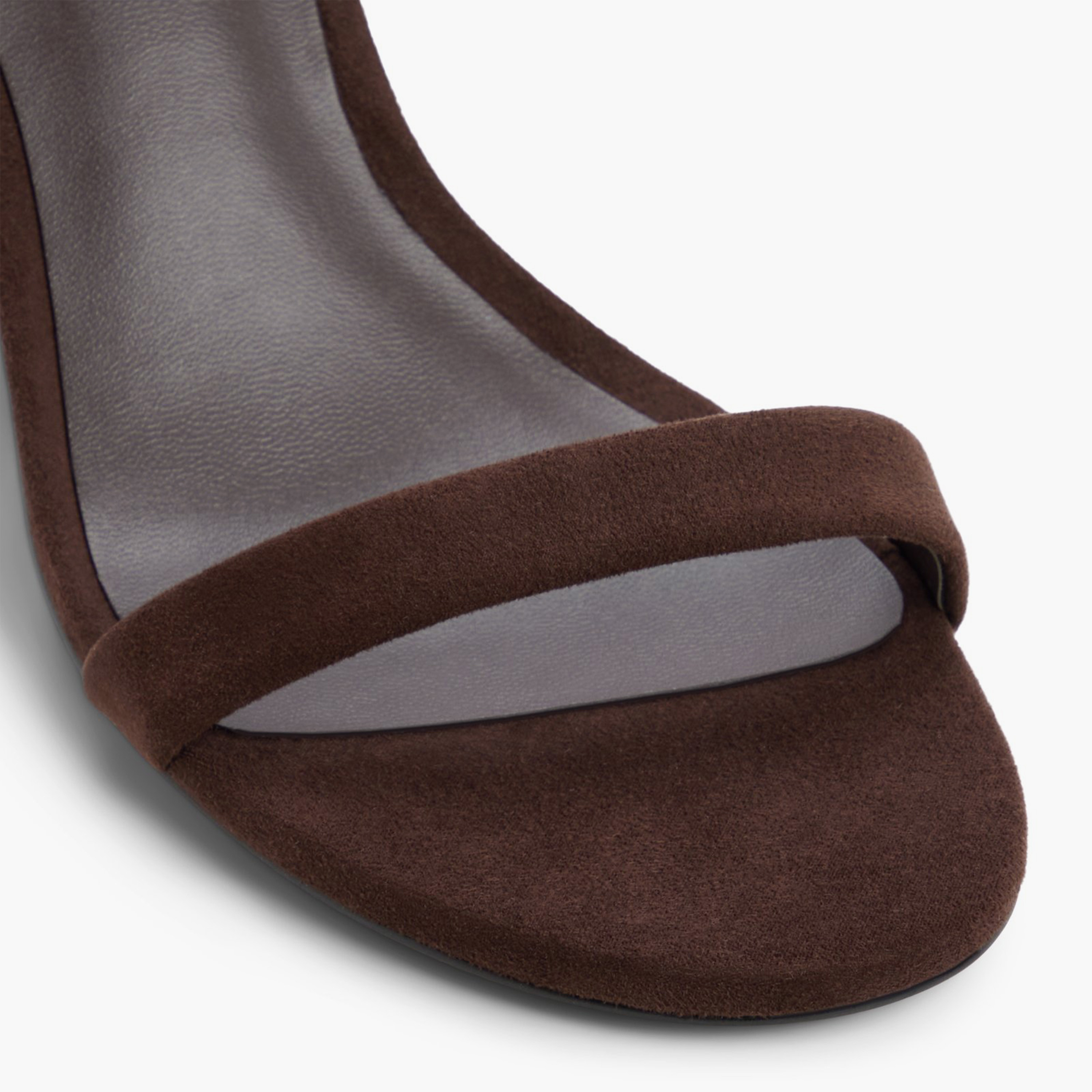 كول ات سبرينغ - حذاء إليانا بكعب عريض وحزام بإبزيم للنساء | 30ELIANAA-women-shoes-sandals-heeled-image-2