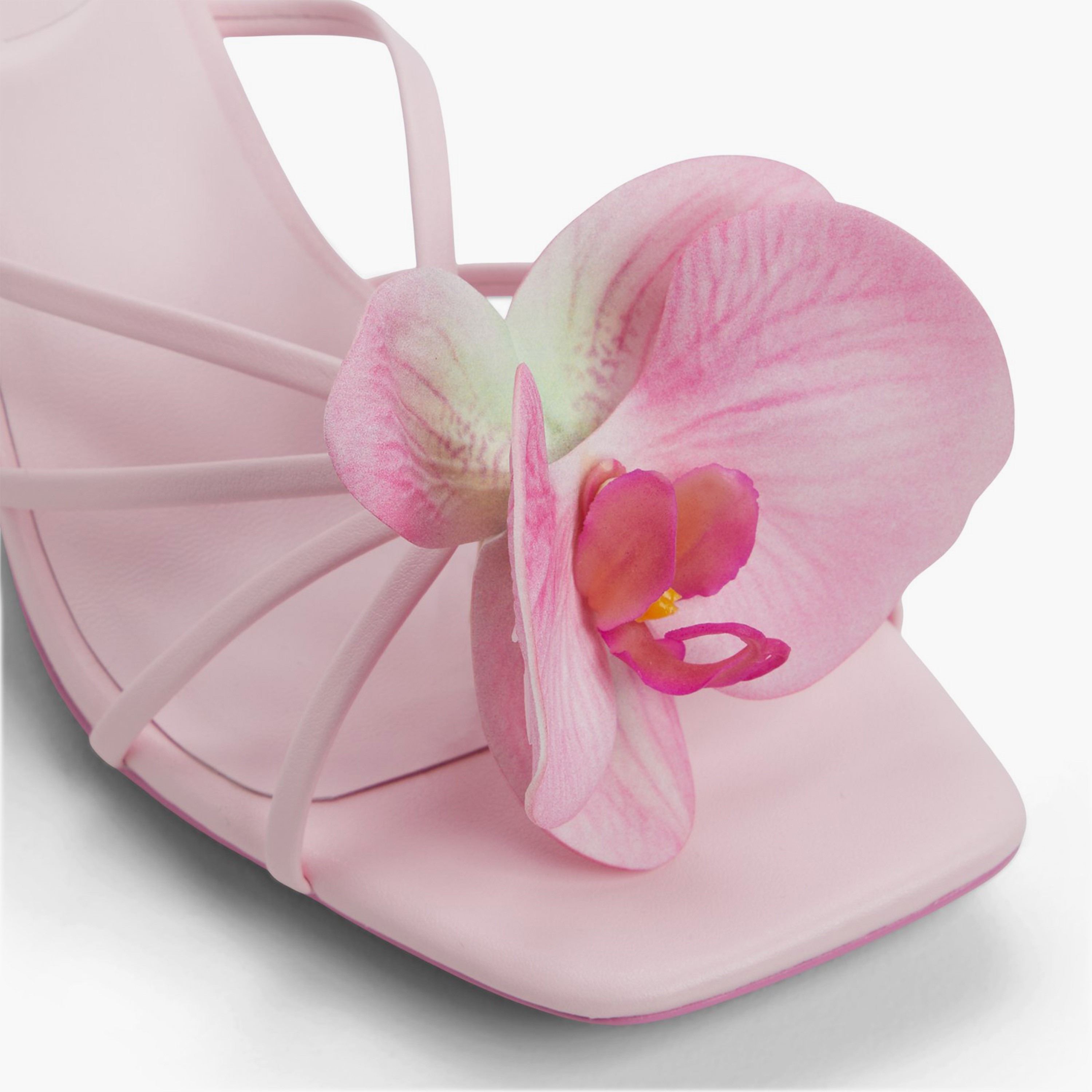 كول ات سبرينغ- صندل نسائي برباط وحزام واسع | 30FLOURISH-women-shoes-sandals-heeled-image-2