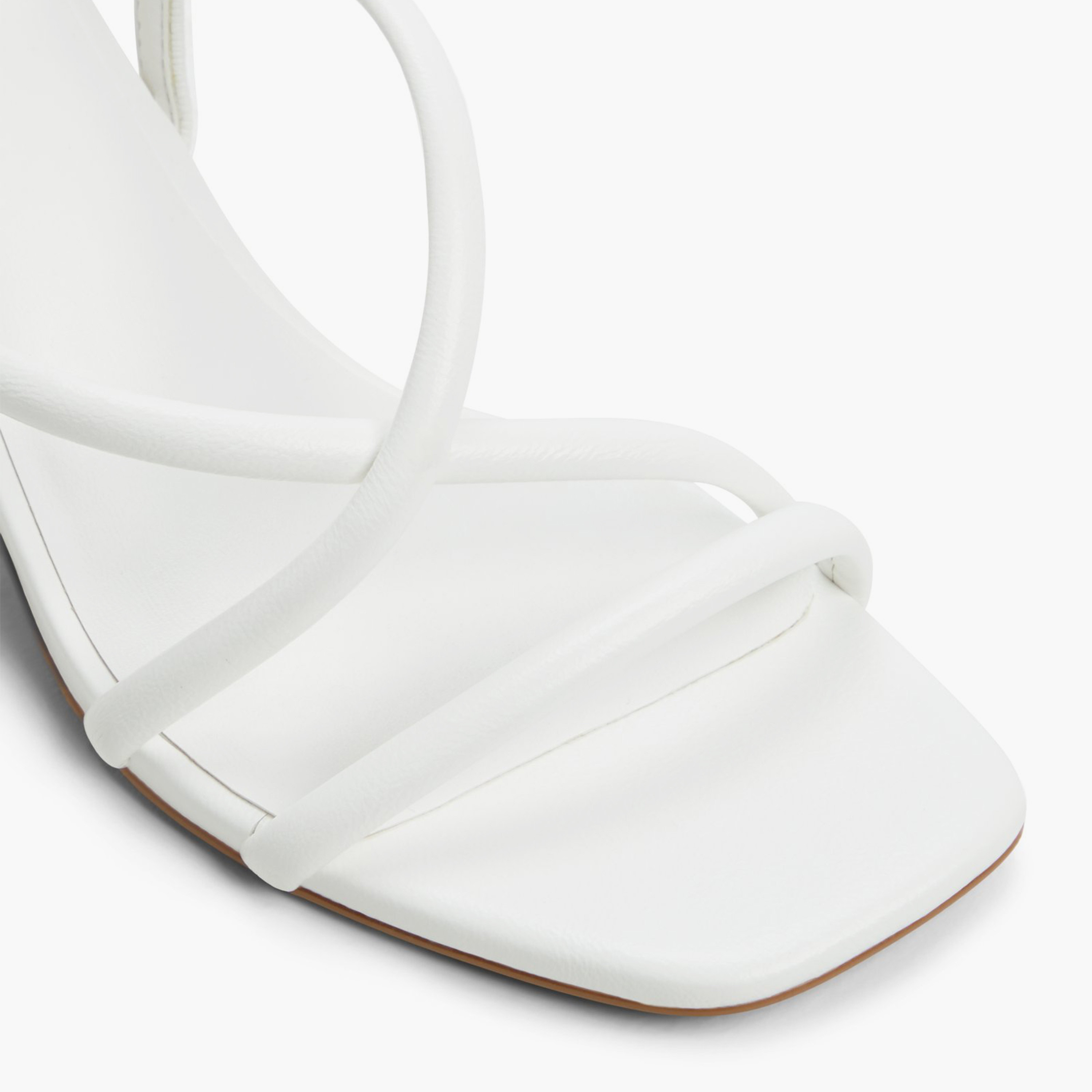 كول ات سبرينغ - حذاء كييرا نسائي بكعب عريض مطاطي | 30KIIRA-women-shoes-sandals-heeled-image-2