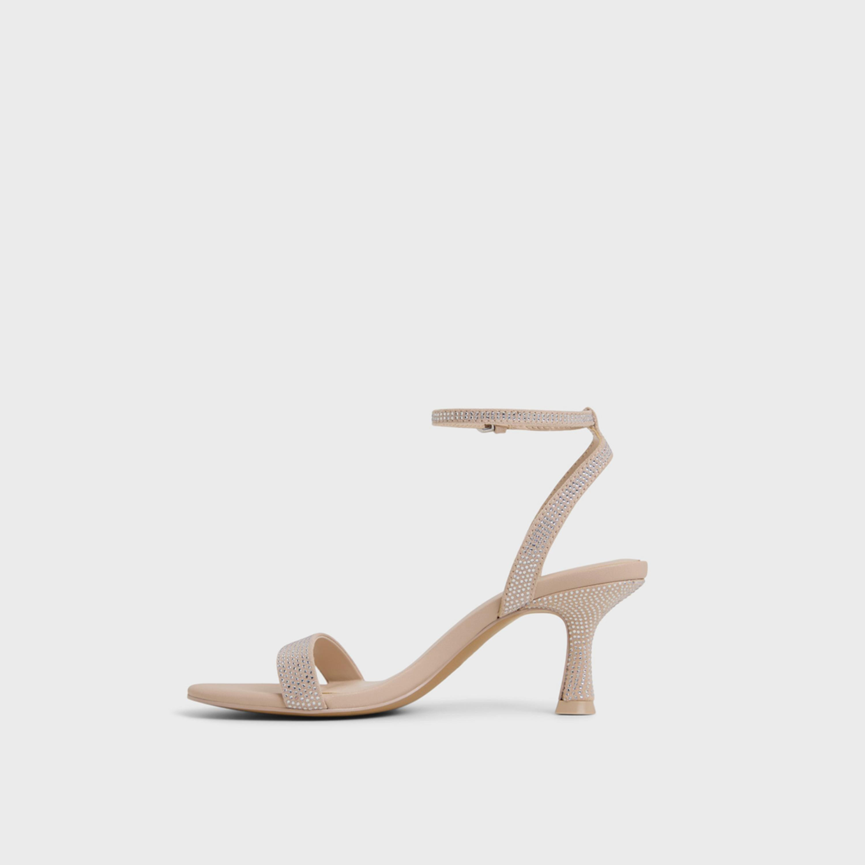 كول ات سبرينغ - صندل حزام لامع ومشبك للنساء | 30MADELYYN-women-shoes-heels-image-3
