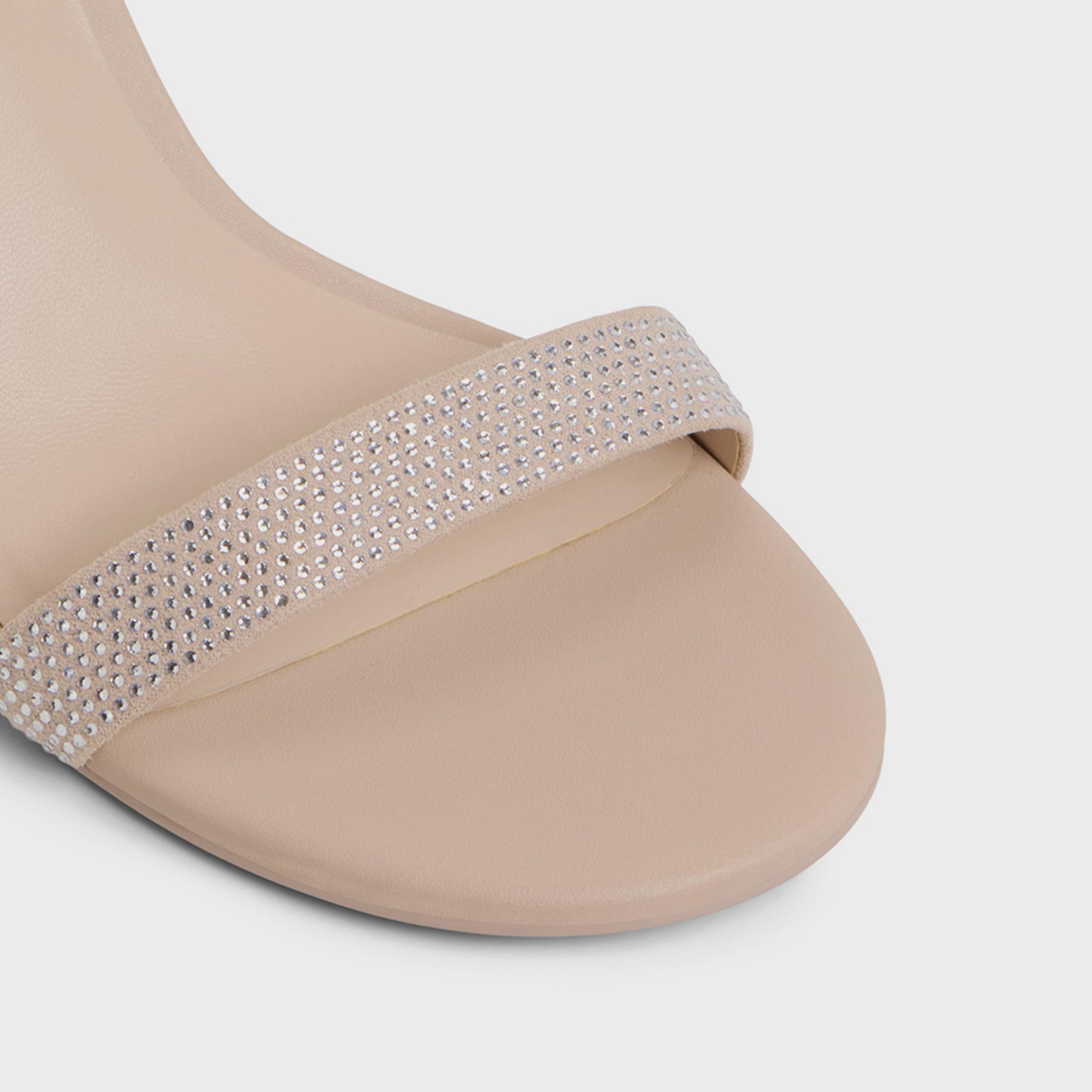 كول ات سبرينغ - صندل حزام لامع ومشبك للنساء | 30MADELYYN-women-shoes-heels-image-4
