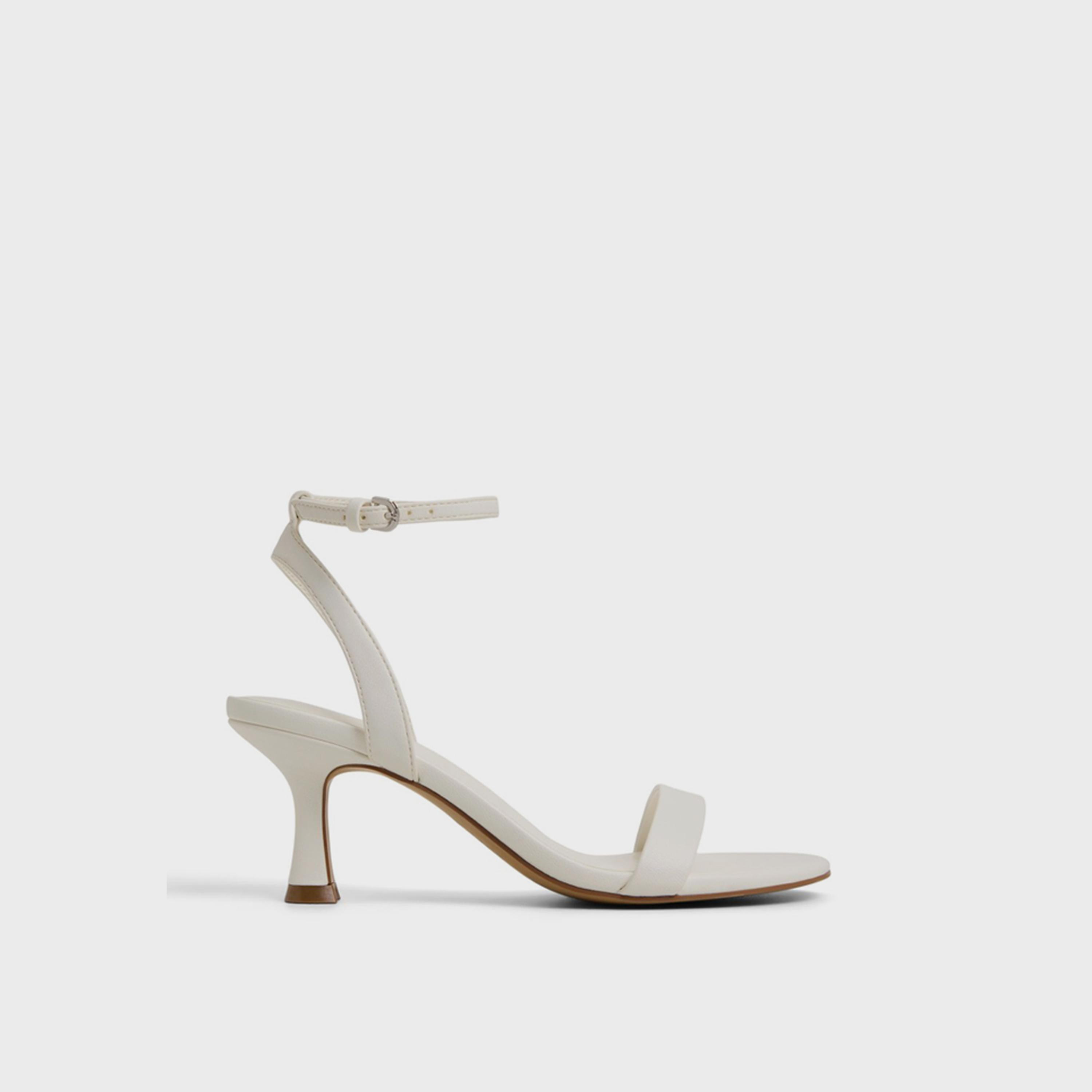 كول ات سبرينغ - صندل حزام لامع ومشبك للنساء | 30MADELYYN-women-shoes-heels-image-13
