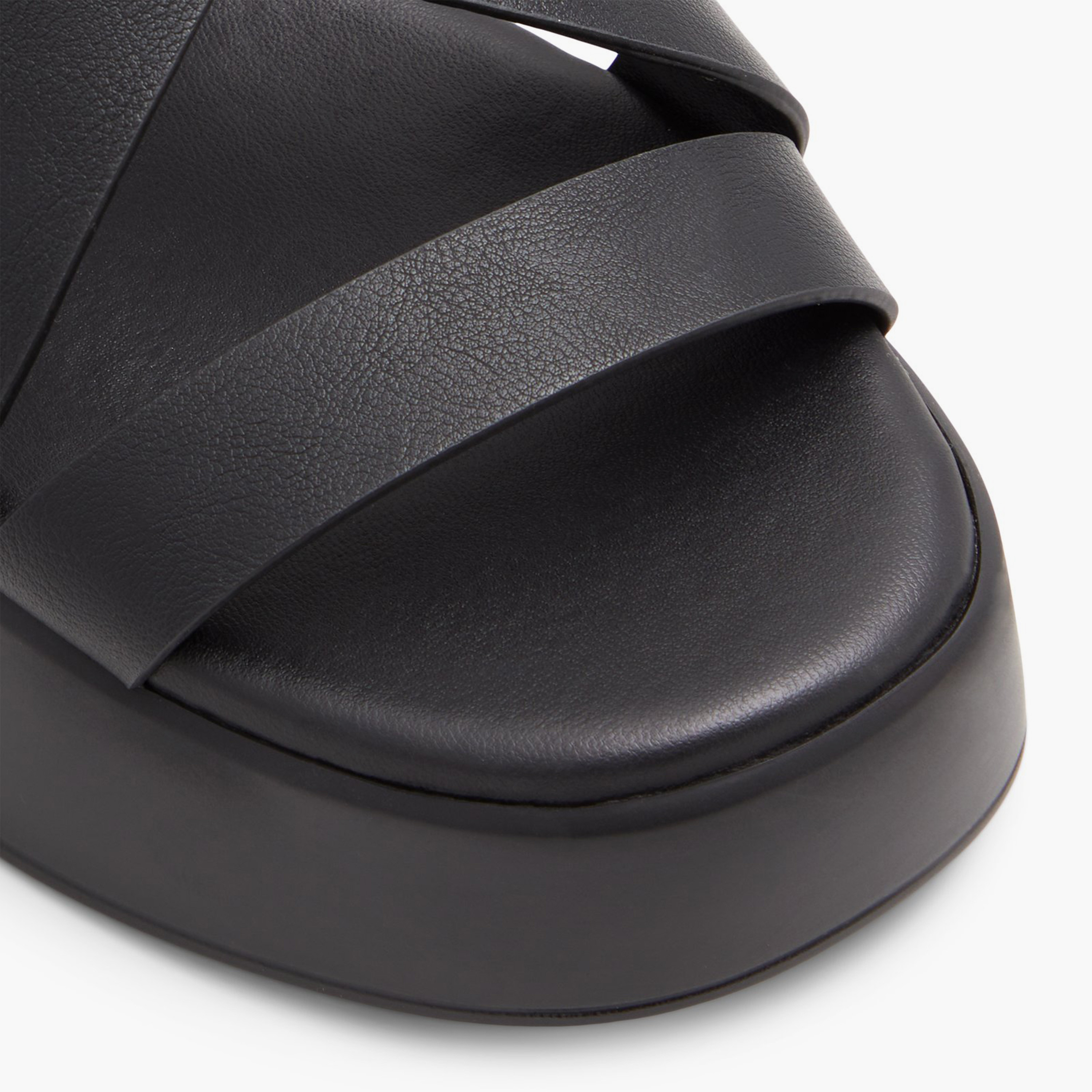 كول ات سبرينغ- حذاء نسائي بكعب مسطح بإبزيم | 30RAIA-women-shoes-sandals-heeled-image-2