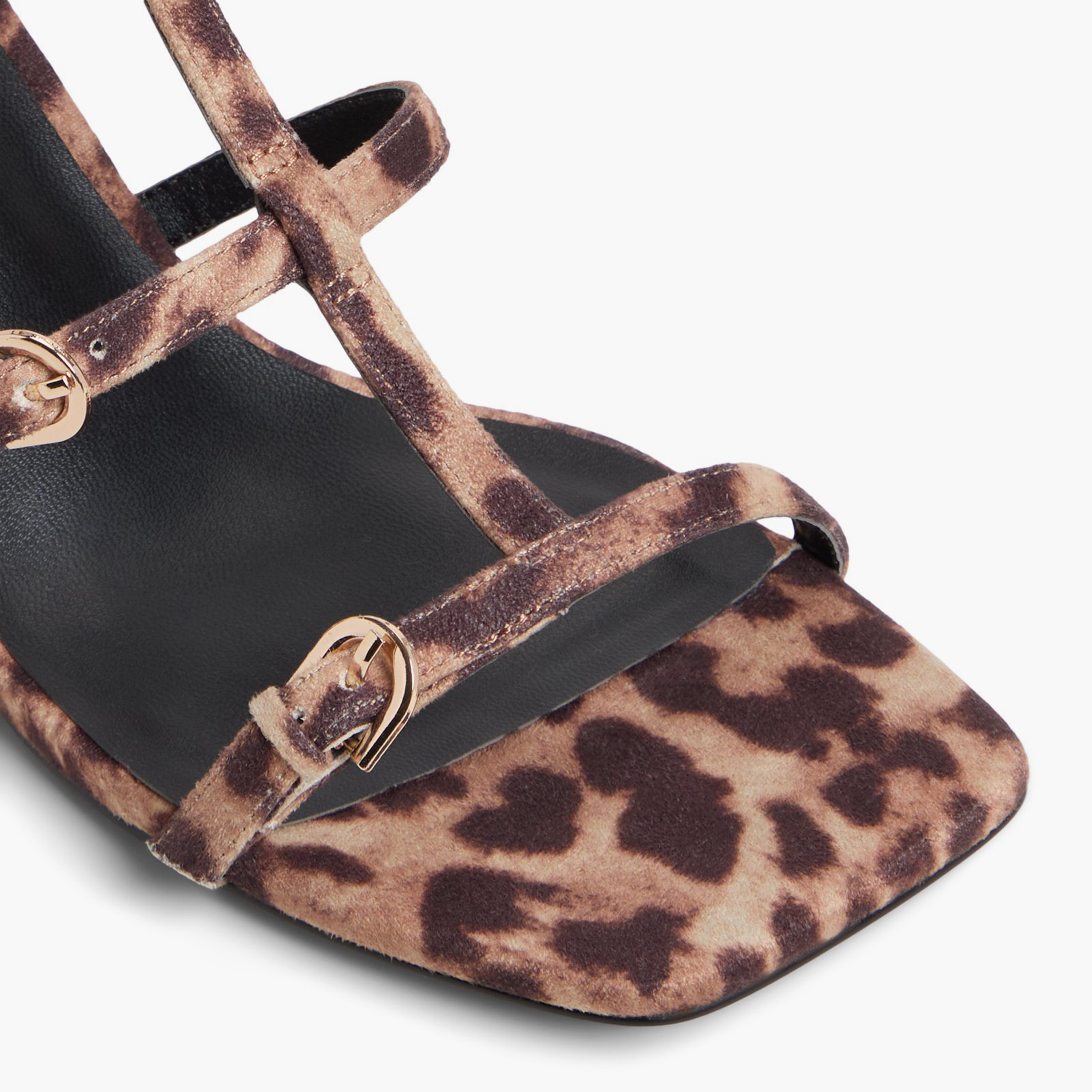 كول ات سبرينغ- حذاء نسائي بكعب قصير بإبزيم | 30SAPHIRAA-women-shoes-sandals-heeled-image-2