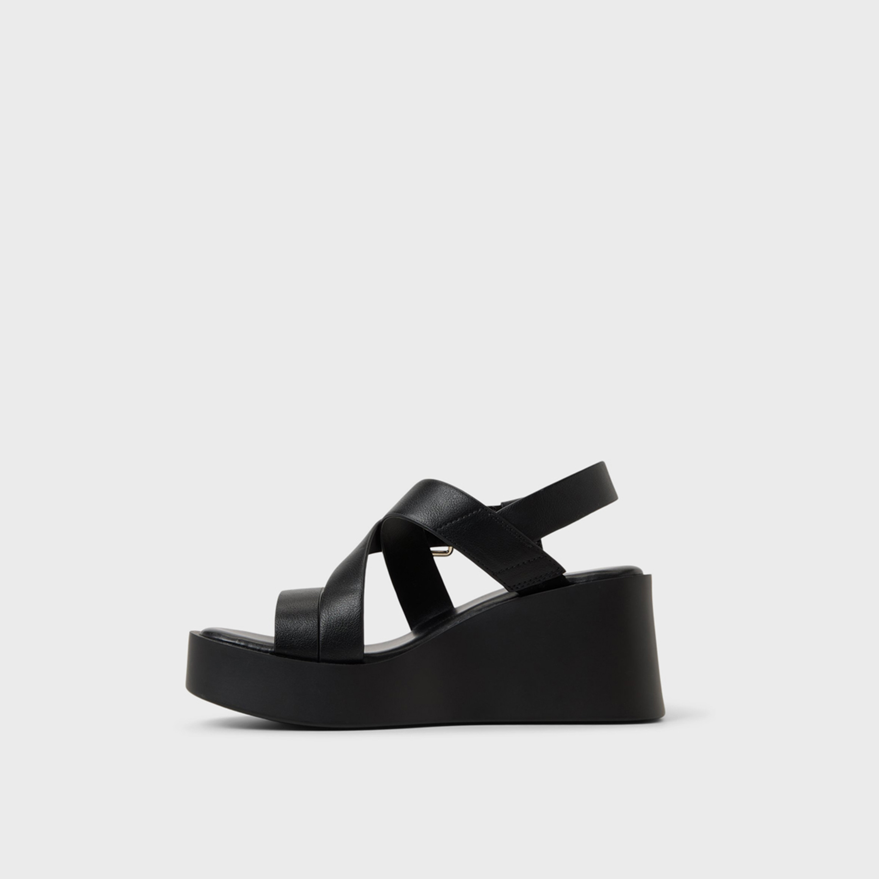 كول ات سبرينغ - صندل للنساء بكعب إسفيني مع إبزيم | 30TEIGAN-women-shoes-sandals-heeled-image-4
