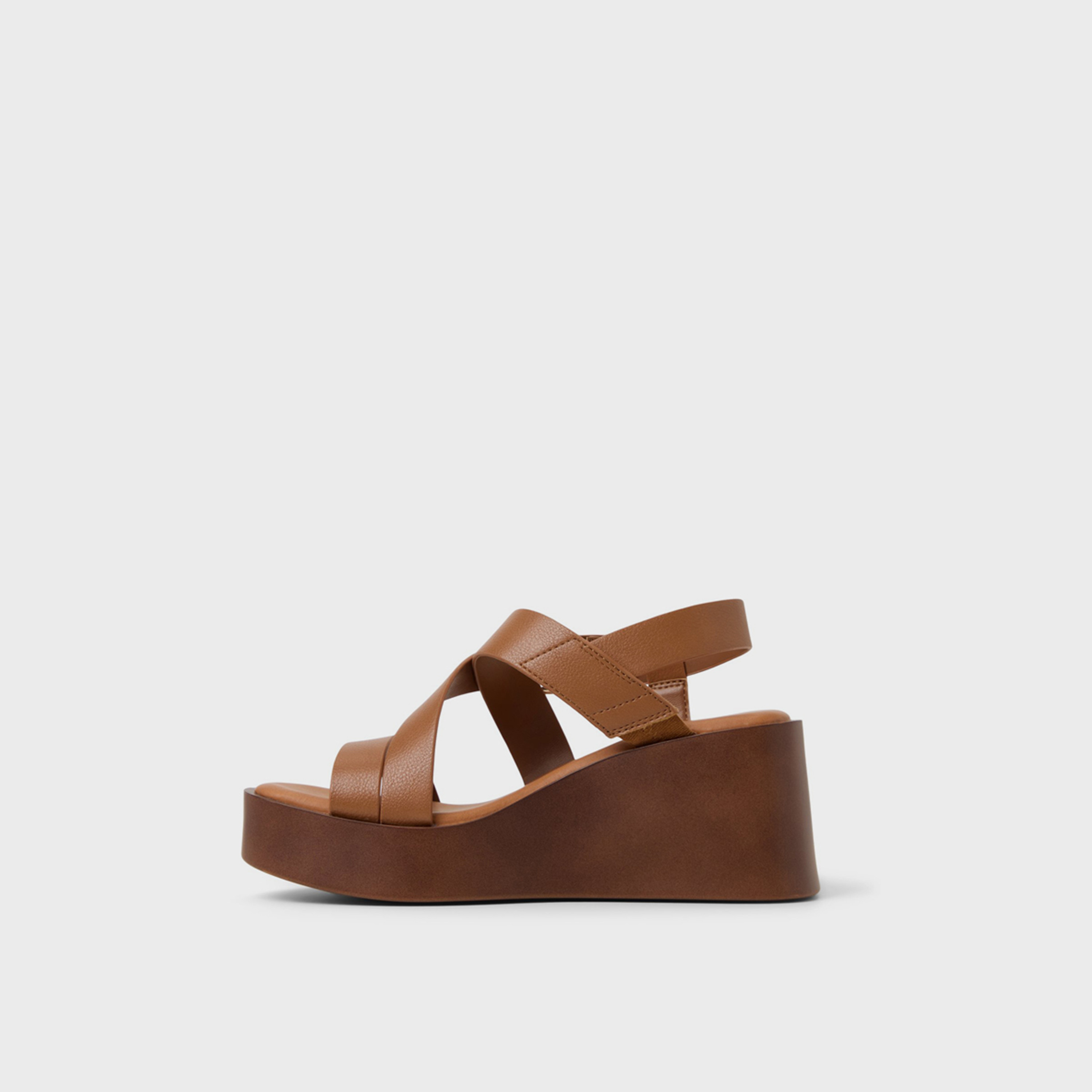 كول ات سبرينغ - صندل للنساء بكعب إسفيني مع إبزيم | 30TEIGAN-women-shoes-sandals-heeled-image-8