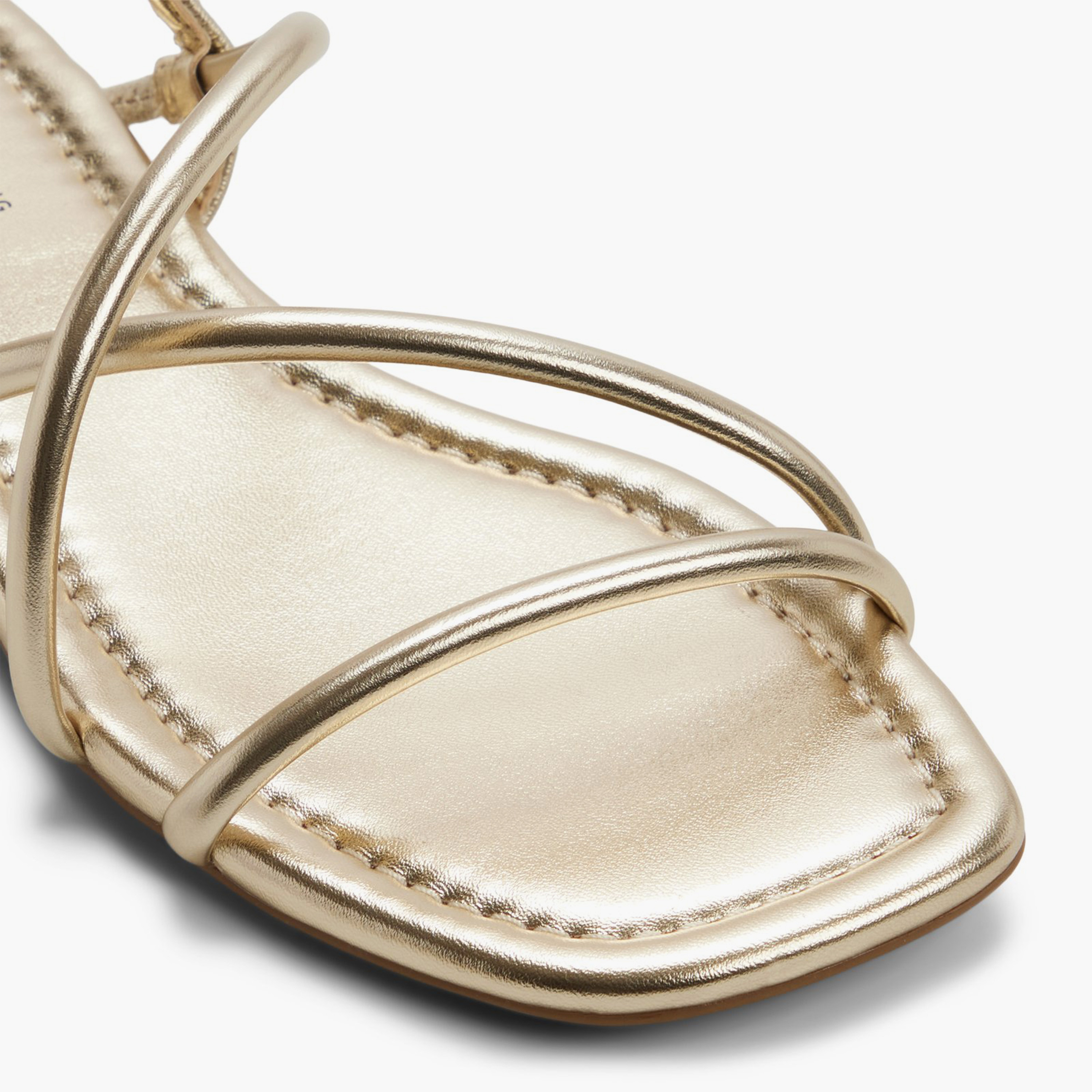 كول ات سبرينغ - صندل فييرا نسائي مسطح بحزام مطاطي | 30VIIRA-women-shoes-sandals-flats-image-2