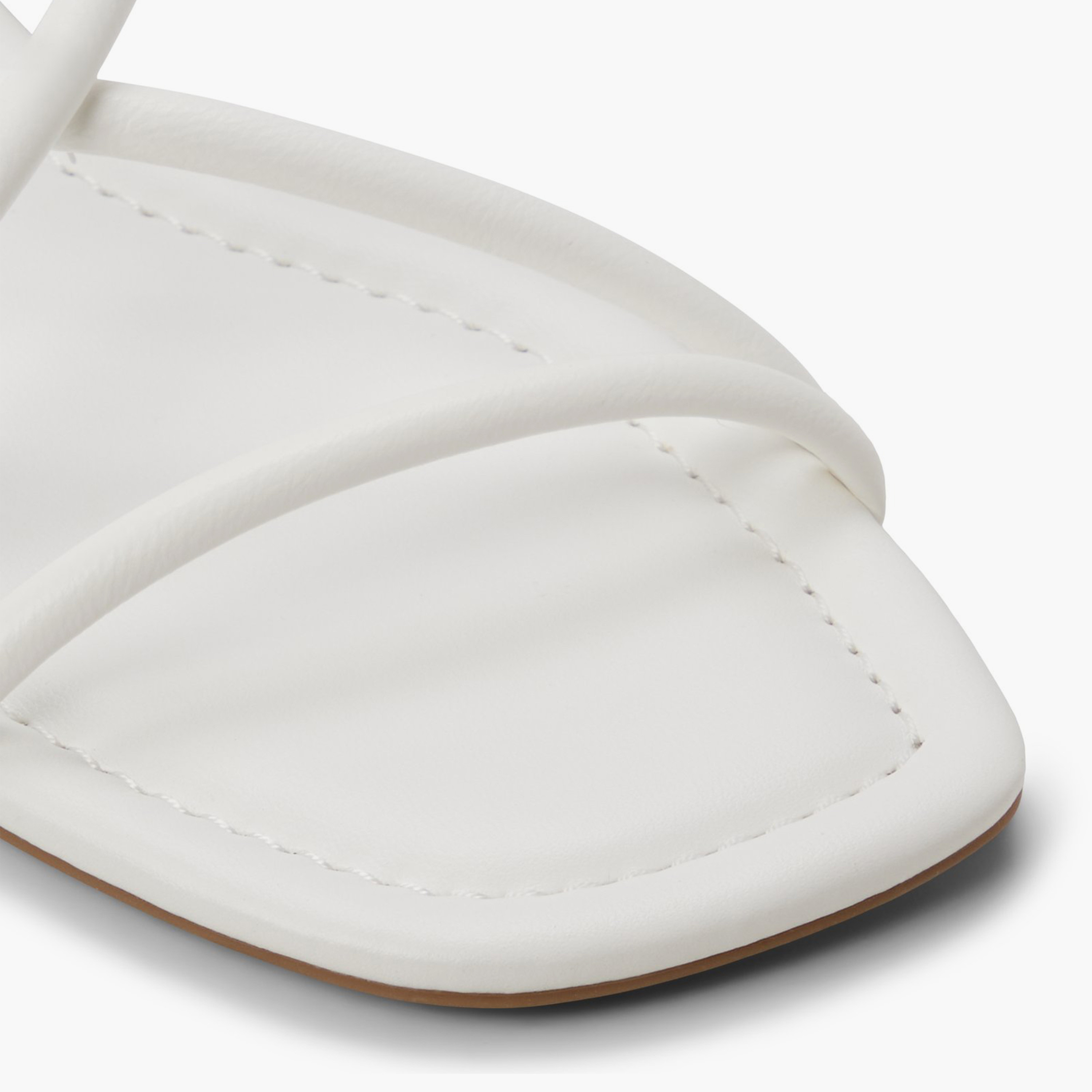 كول ات سبرينغ - صندل فييرا نسائي مسطح بحزام مطاطي | 30VIIRA-women-shoes-sandals-flats-image-2