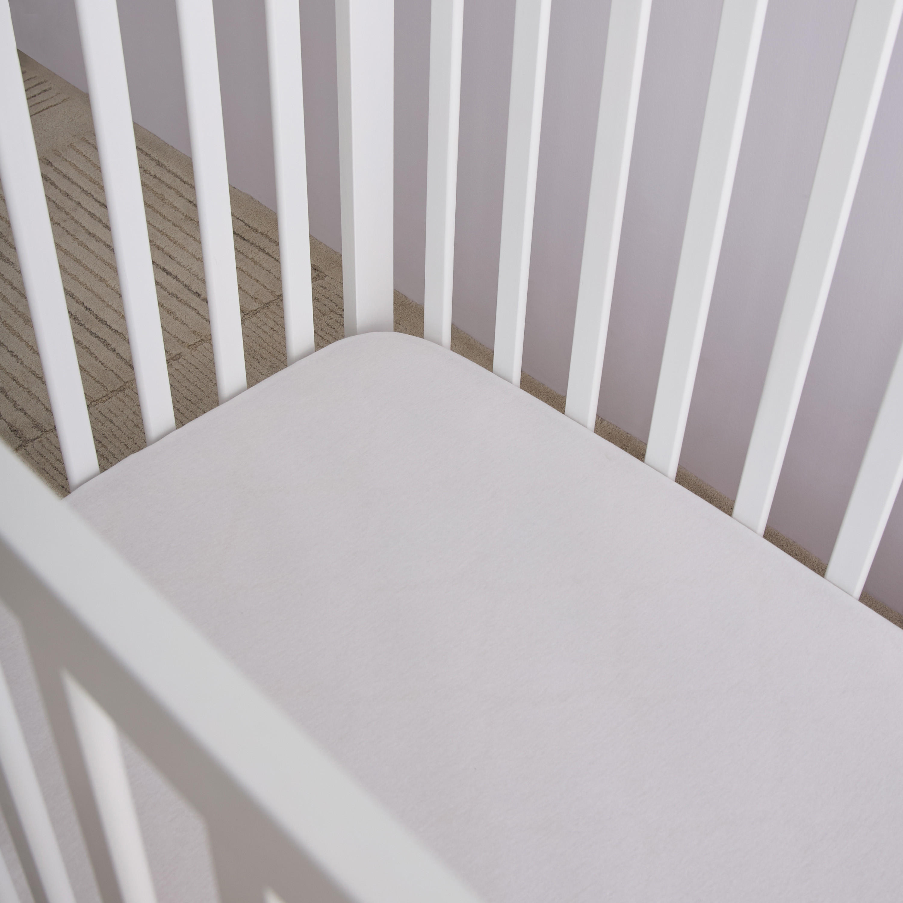 طقم سرير رضع ومرتبة دارفين من جيجلز-baby-nursery-furniture-cribsandbeds-babycribs-image-8