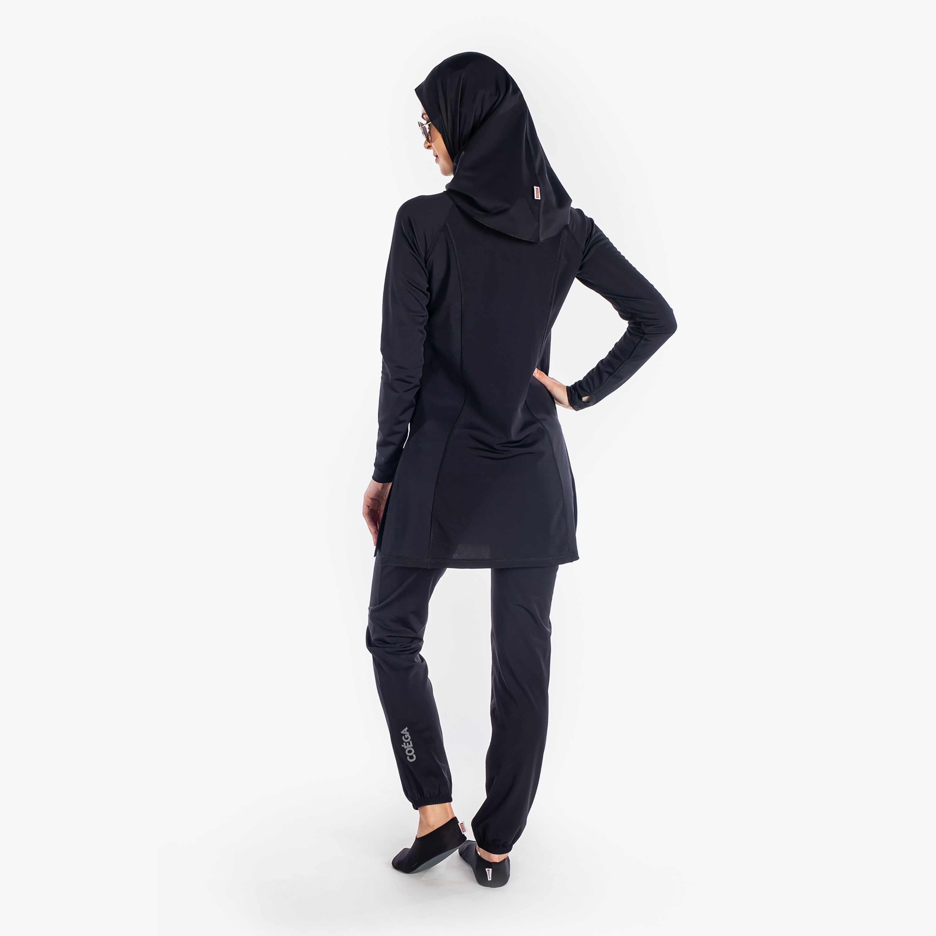  طقم ملابس سباحة نسائية محتشمة ذو تنحيف مع سحاب من ثلاث قطع من كويغا بلون أسود-women-clothing-swimandbeach-burkinis-image-2