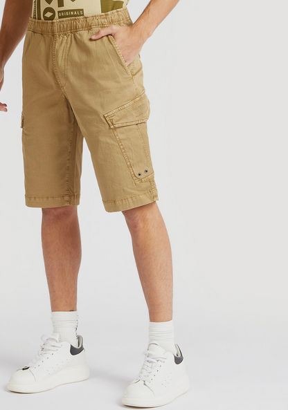 Lee Cooper Solid Mid-Rise Cargo Shorts