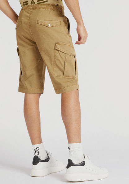 Lee Cooper Solid Mid-Rise Cargo Shorts