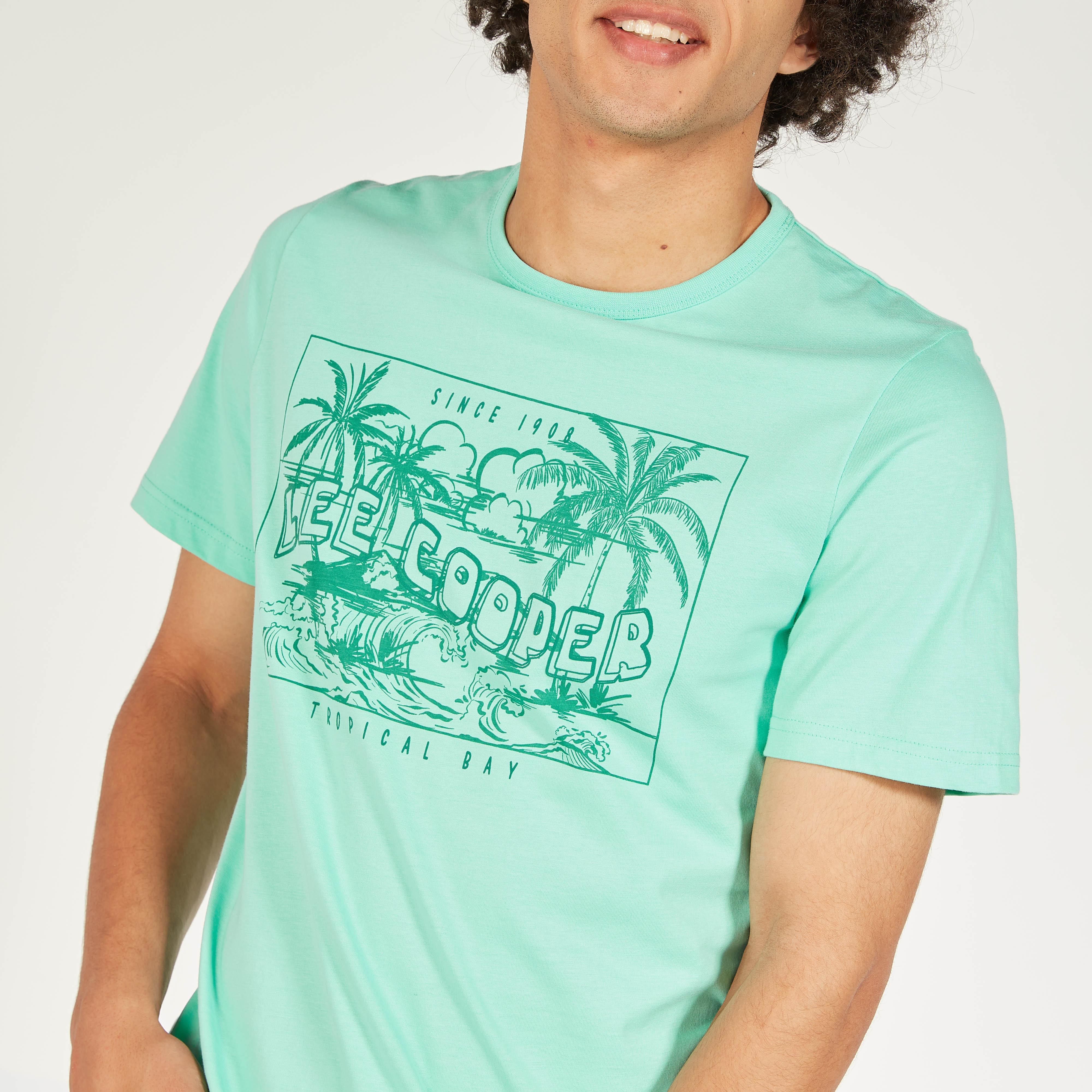 تيشيرت بياقة ضيّقة وأكمام قصيرة وطبعات من لي كوبر-men-clothing-tshirtsandpolos-tshirts-image-3