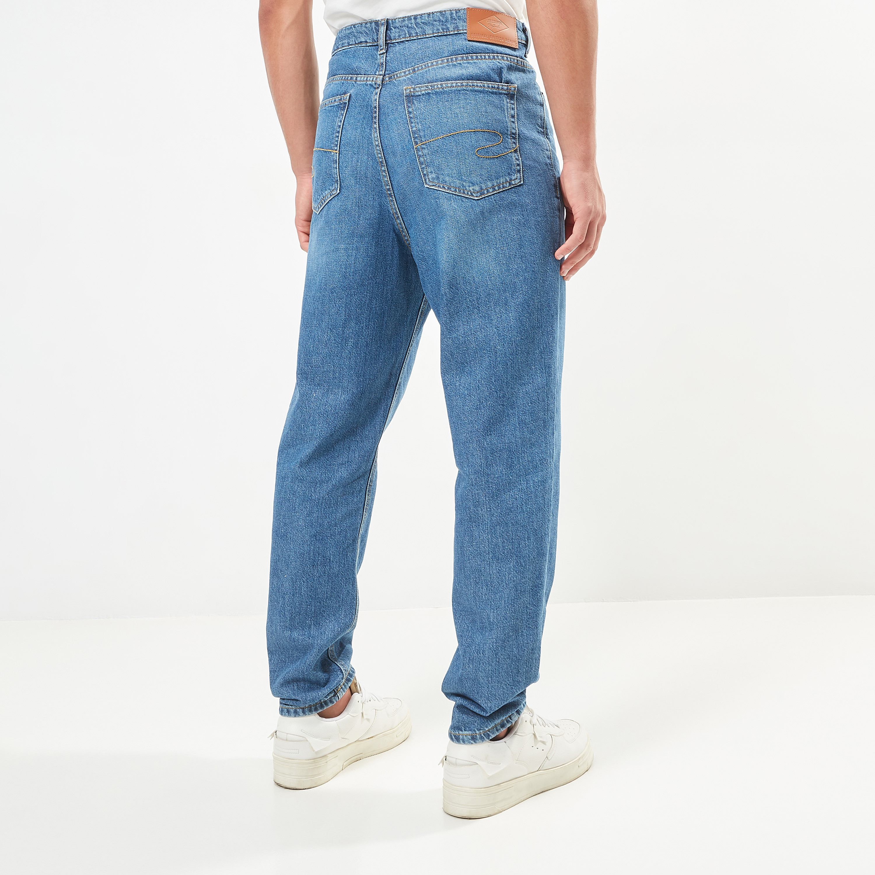 بنطلون جينز سادة بزر إغلاق وجيوب من لي كوبر-men-clothing-jeans-image-4