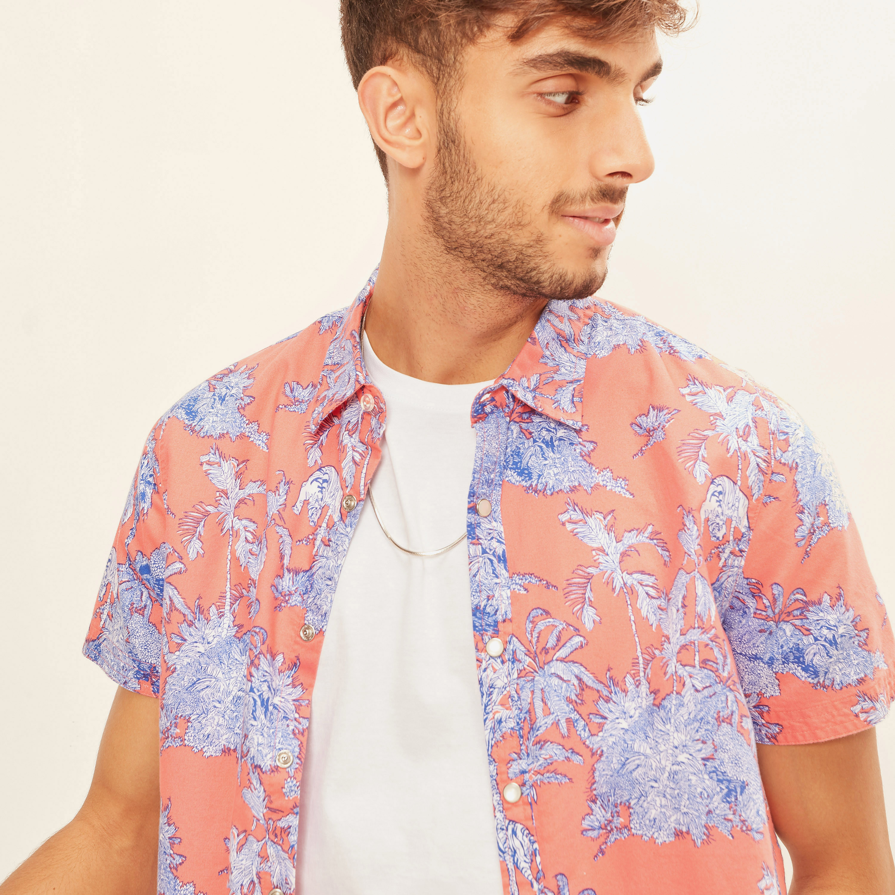 قميص بطبعات أزهار وأكمام قصيرة من لي كوبر-men-clothing-shirts-image-3