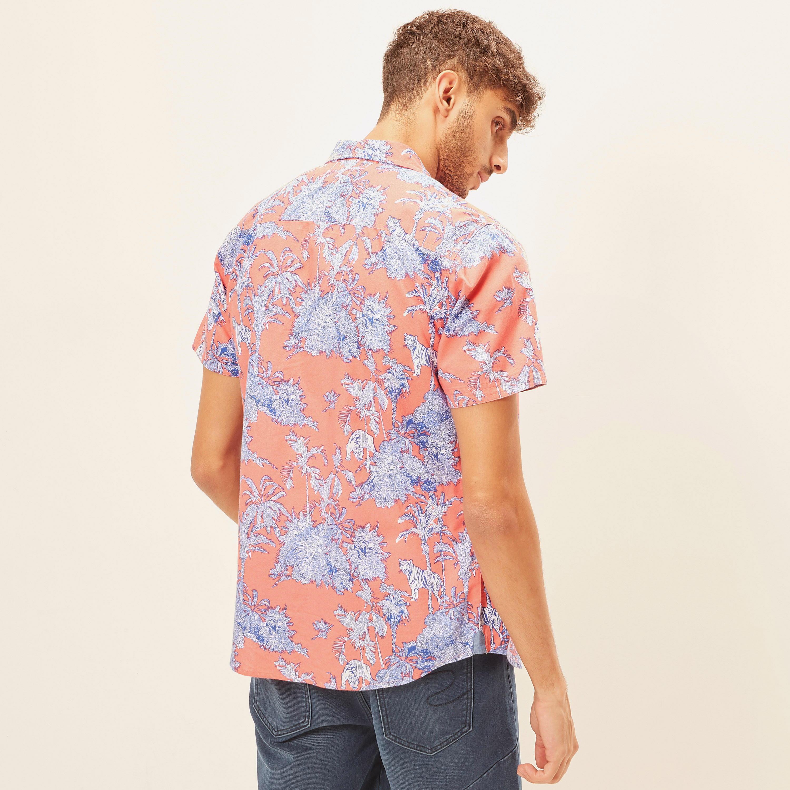 قميص بطبعات أزهار وأكمام قصيرة من لي كوبر-men-clothing-shirts-image-4