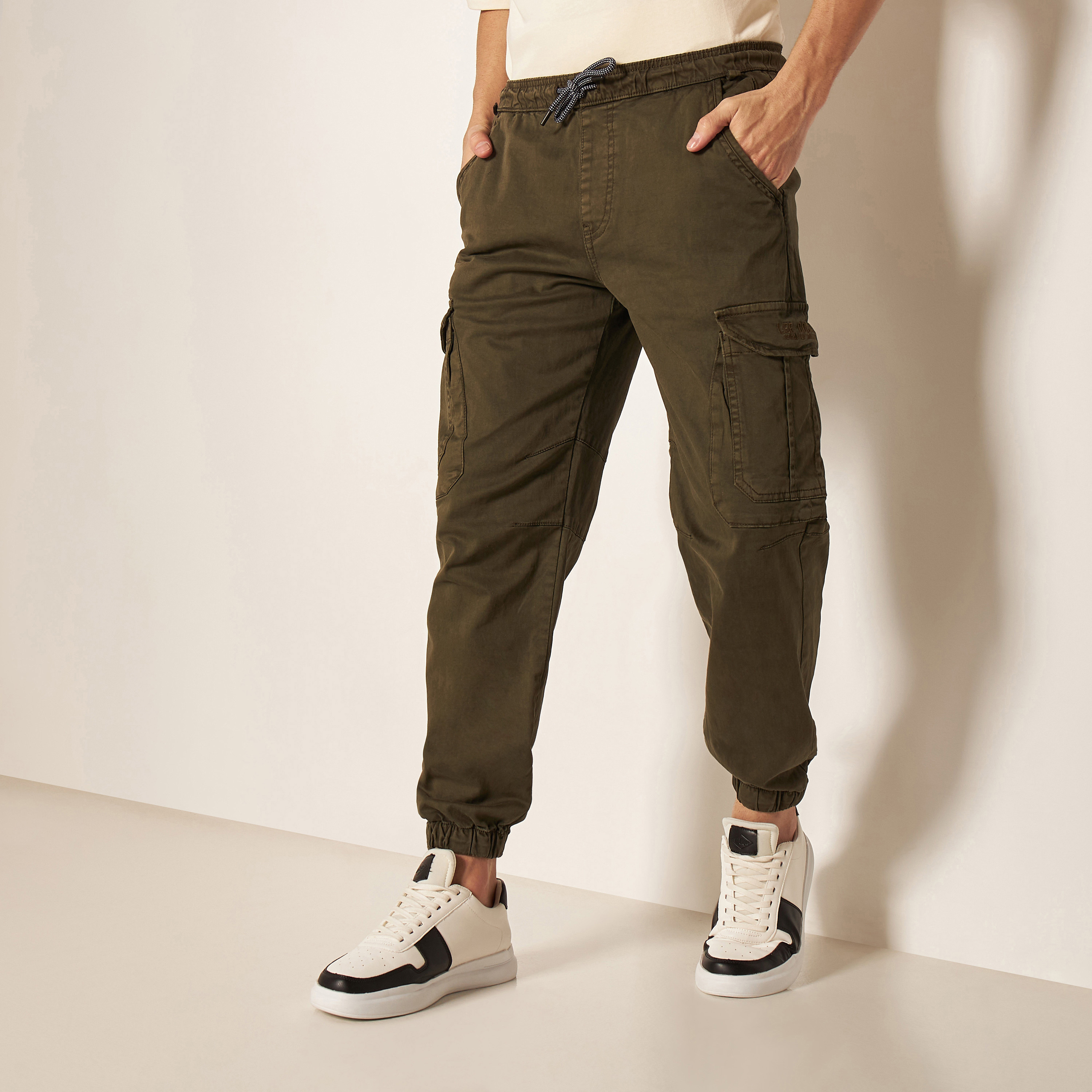 Buy Men's Lee Cooper Solid Relaxed Fit Cargo Joggers Online | Centrepoint  Bahrain