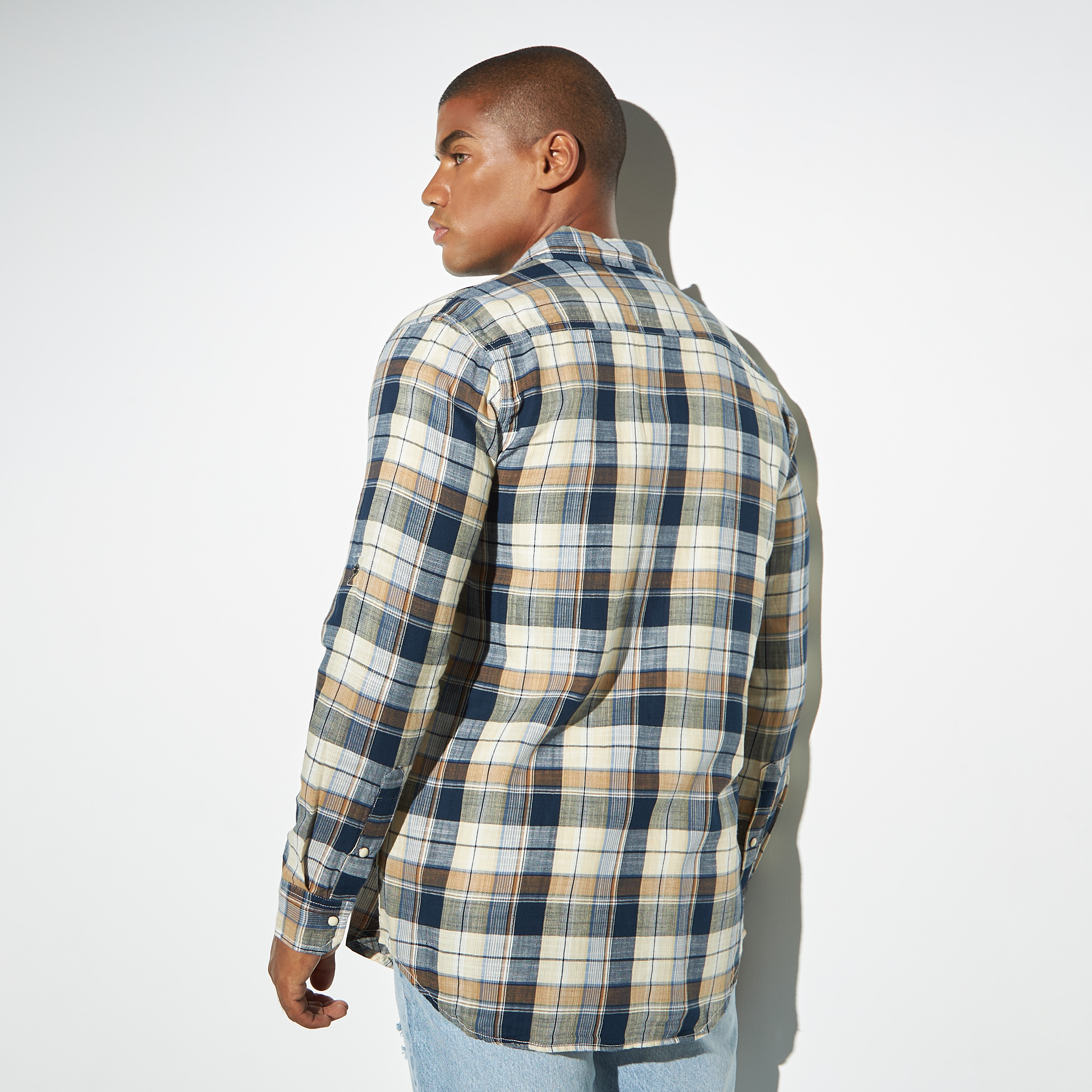 قميص كاروهات بأكمام طويلة وجيوب من لي كوبر-men-clothing-shirts-image-2