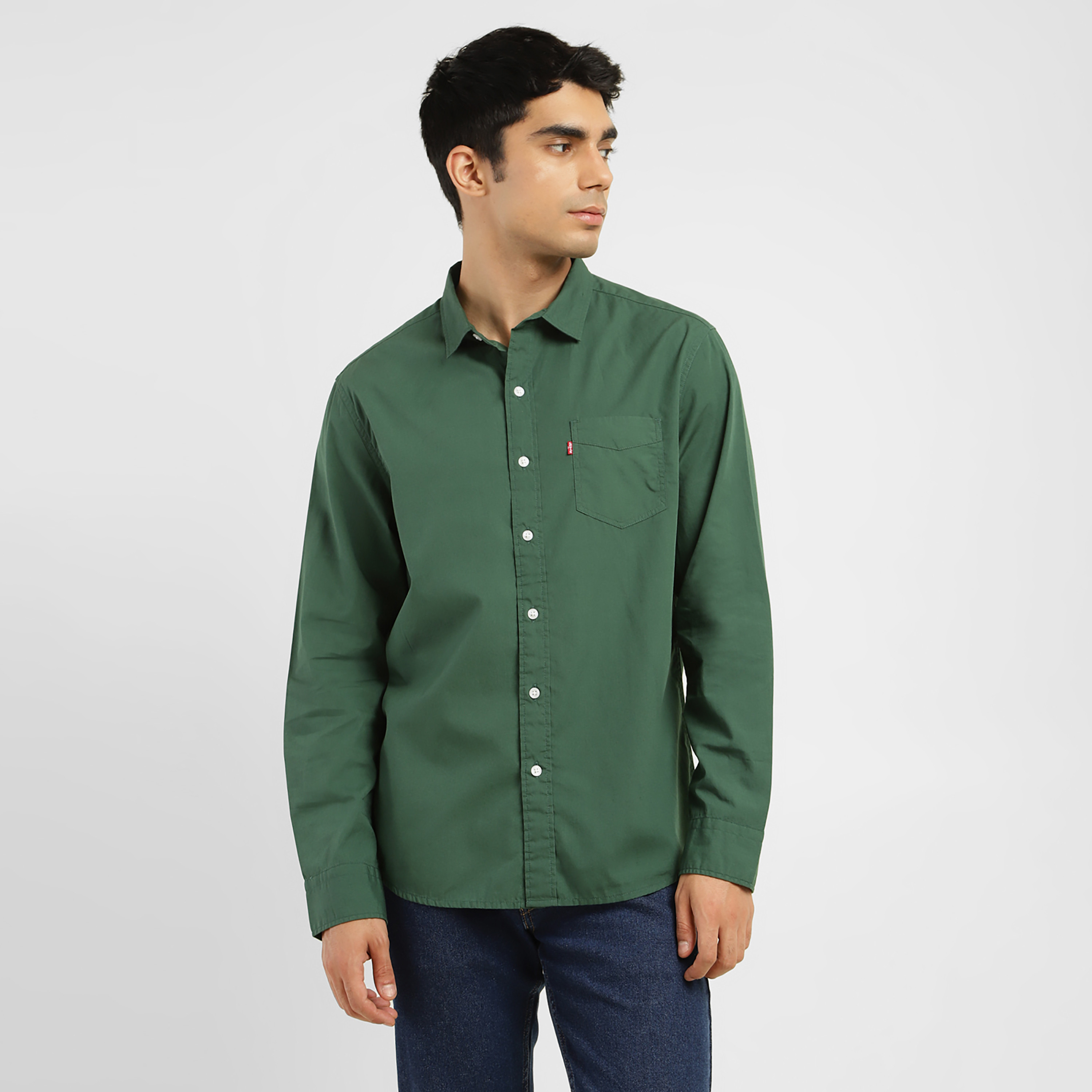 قميص كاجوال بأكمام طويلة ذو ياقة سادة من ليفايز-men-clothing-shirts-image-1