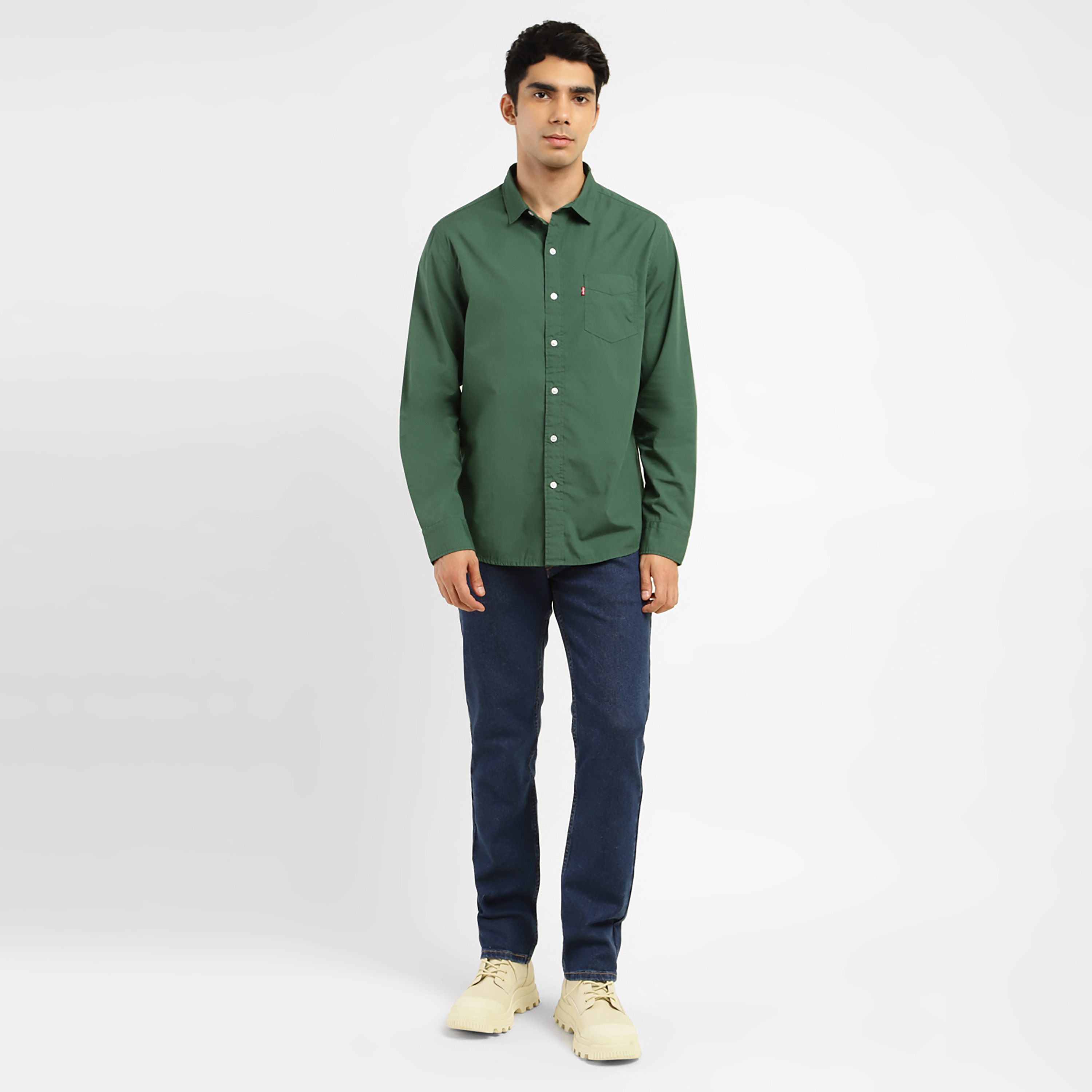 قميص كاجوال بأكمام طويلة ذو ياقة سادة من ليفايز-men-clothing-shirts-image-2