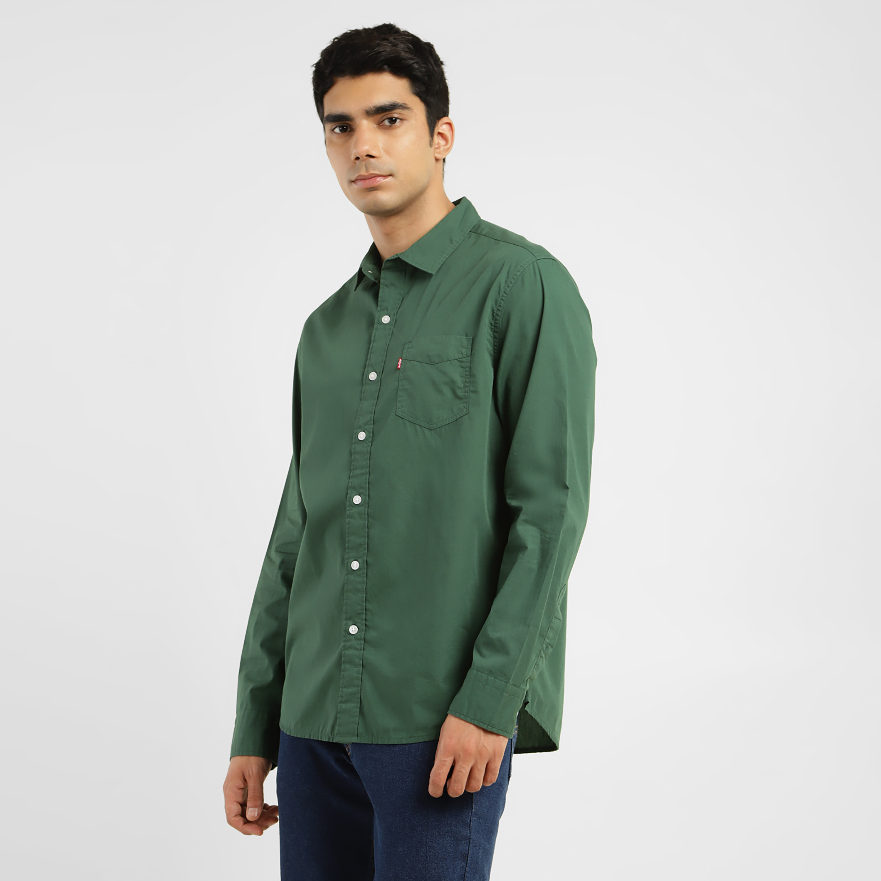 قميص كاجوال بأكمام طويلة ذو ياقة سادة من ليفايز-men-clothing-shirts-image-4