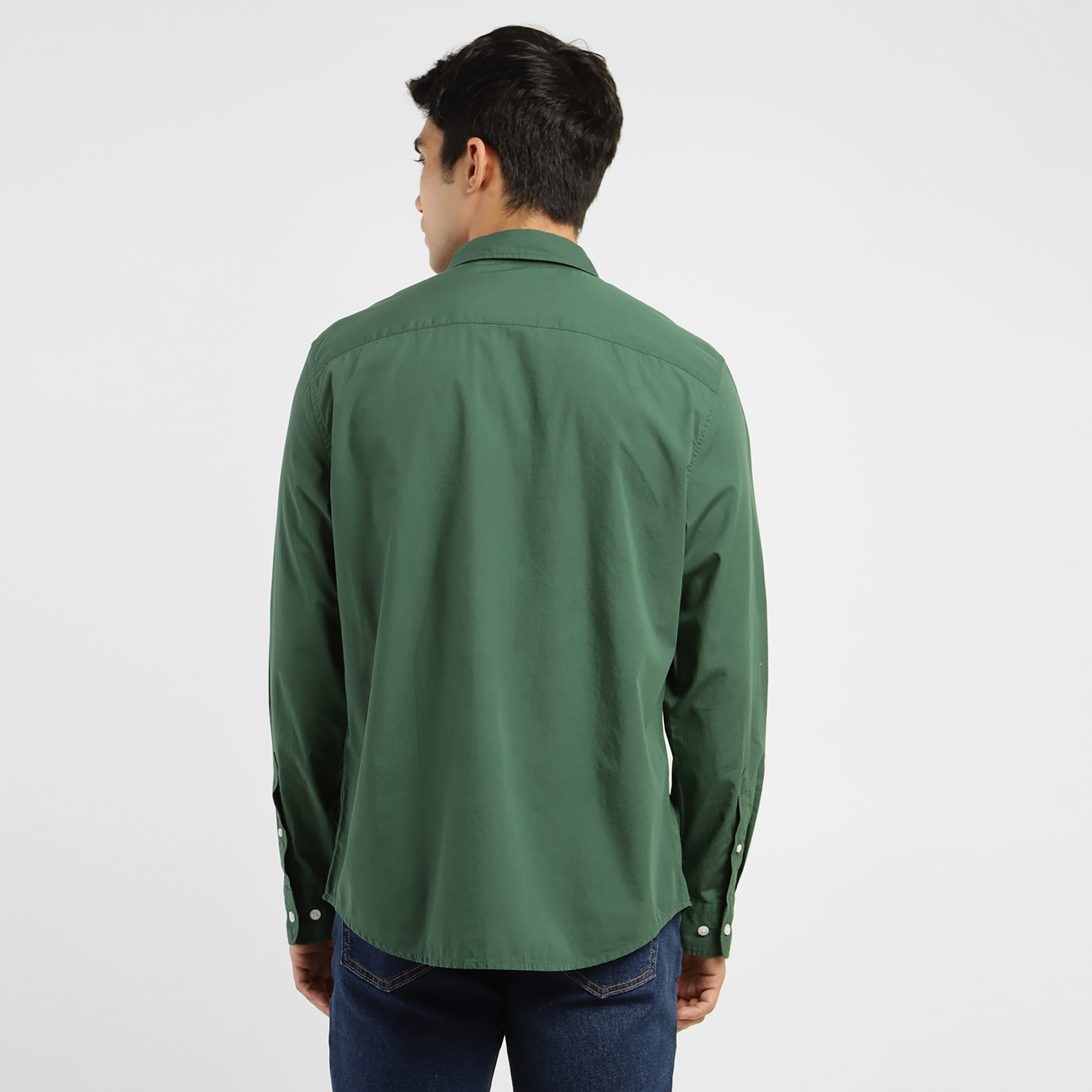 قميص كاجوال بأكمام طويلة ذو ياقة سادة من ليفايز-men-clothing-shirts-image-5