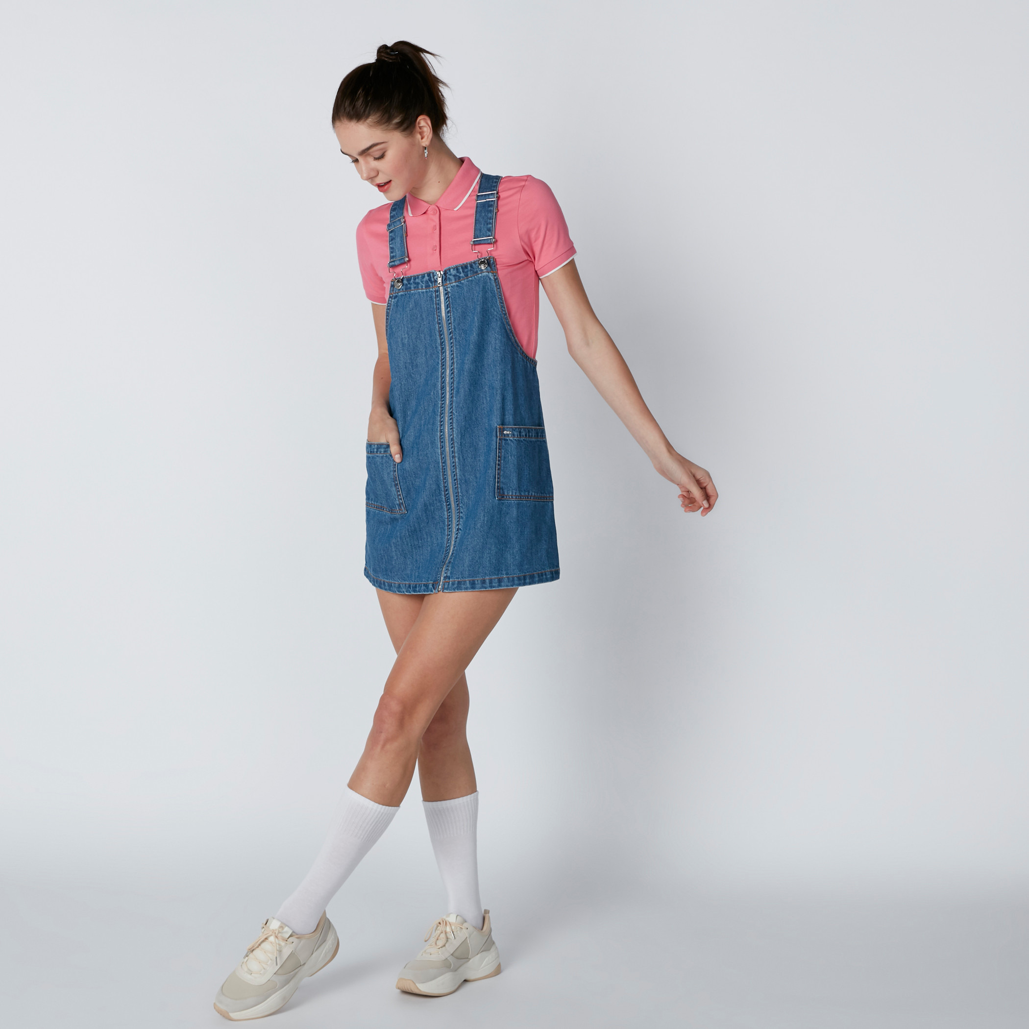 How to style a denim best sale pinafore dress