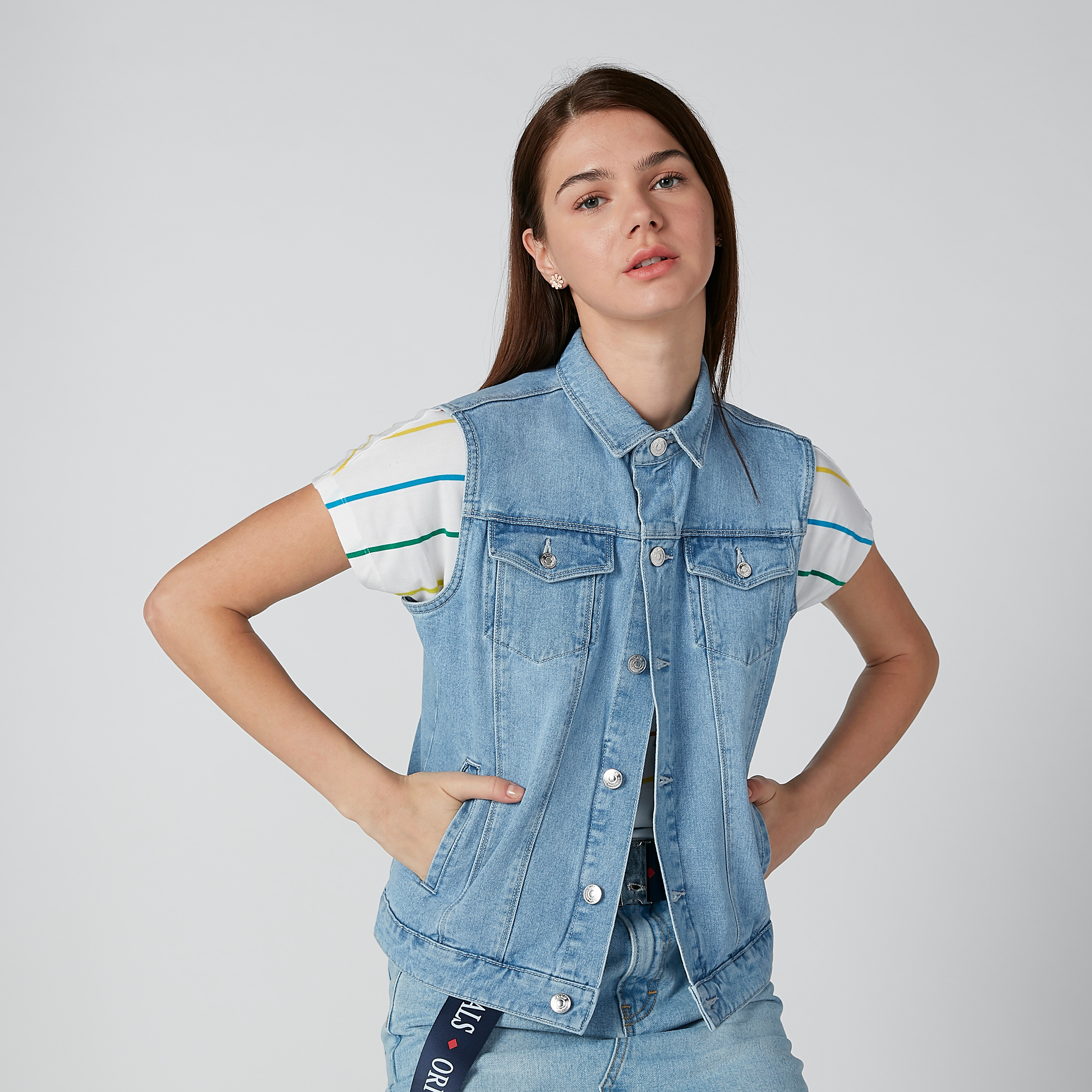 Buy Women s Denim Sleeveless Jacket with Pocket Detail Online Centrepoint Bahrain