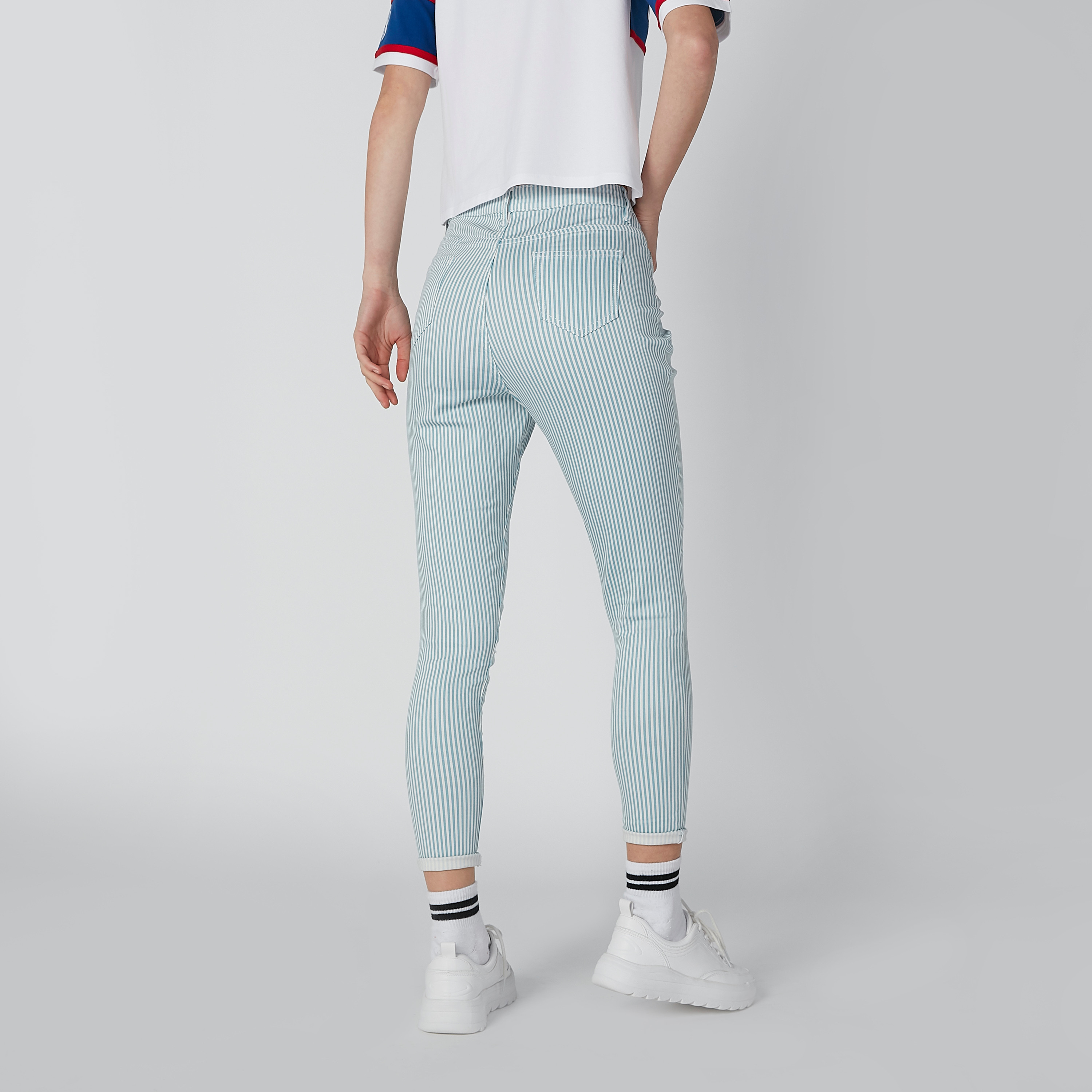 بنطال جينز مقلّم بجيوب وحلقات حزام-women-clothing-bottoms-jeans-image-2