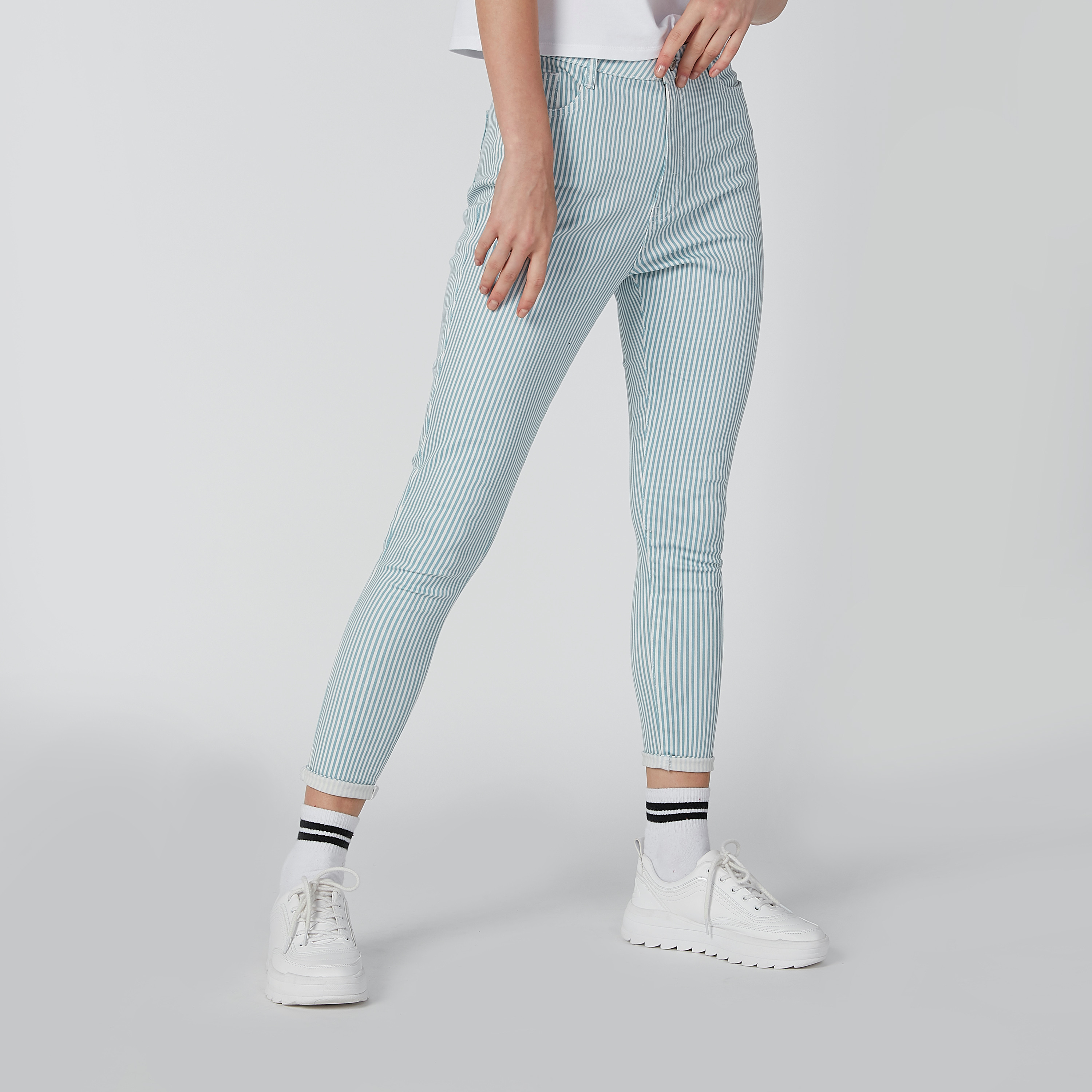 بنطال جينز مقلّم بجيوب وحلقات حزام-women-clothing-bottoms-jeans-image-4
