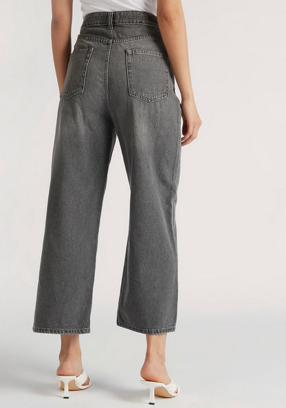 Solid Cropped Jeans with Pockets and Button Closure
