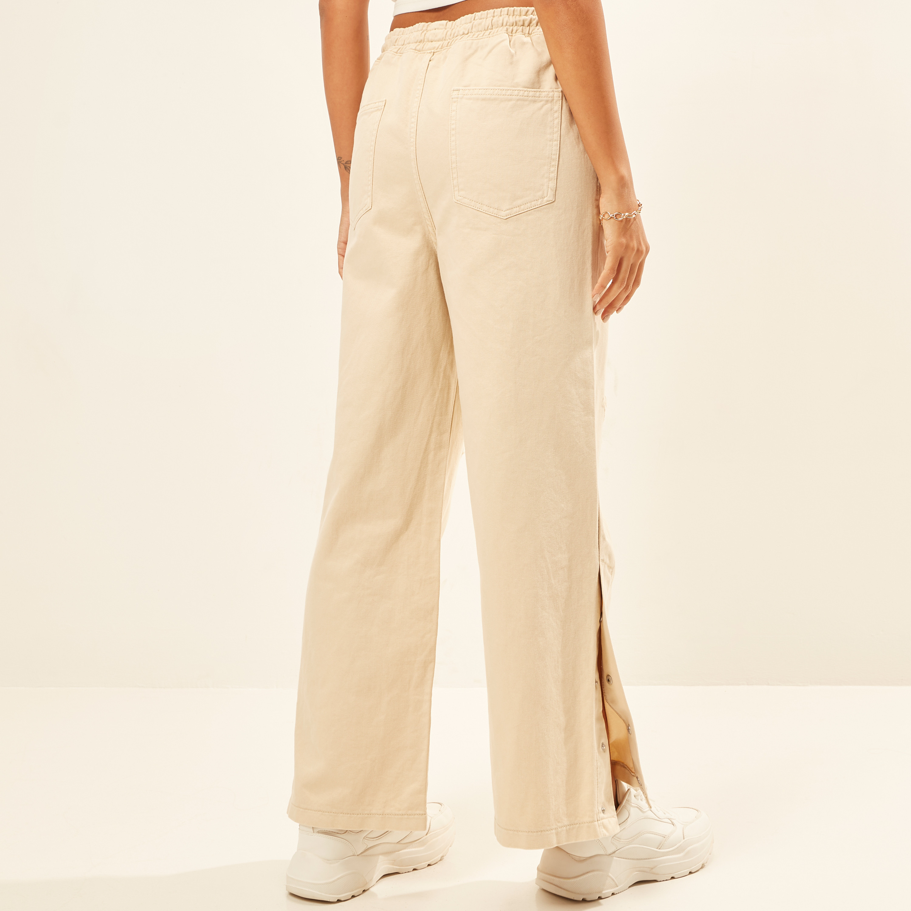 بنطلون جينز ممزق سادة برباط إغلاق وخصر متوسط الارتفاع-women-clothing-bottoms-jeans-image-10