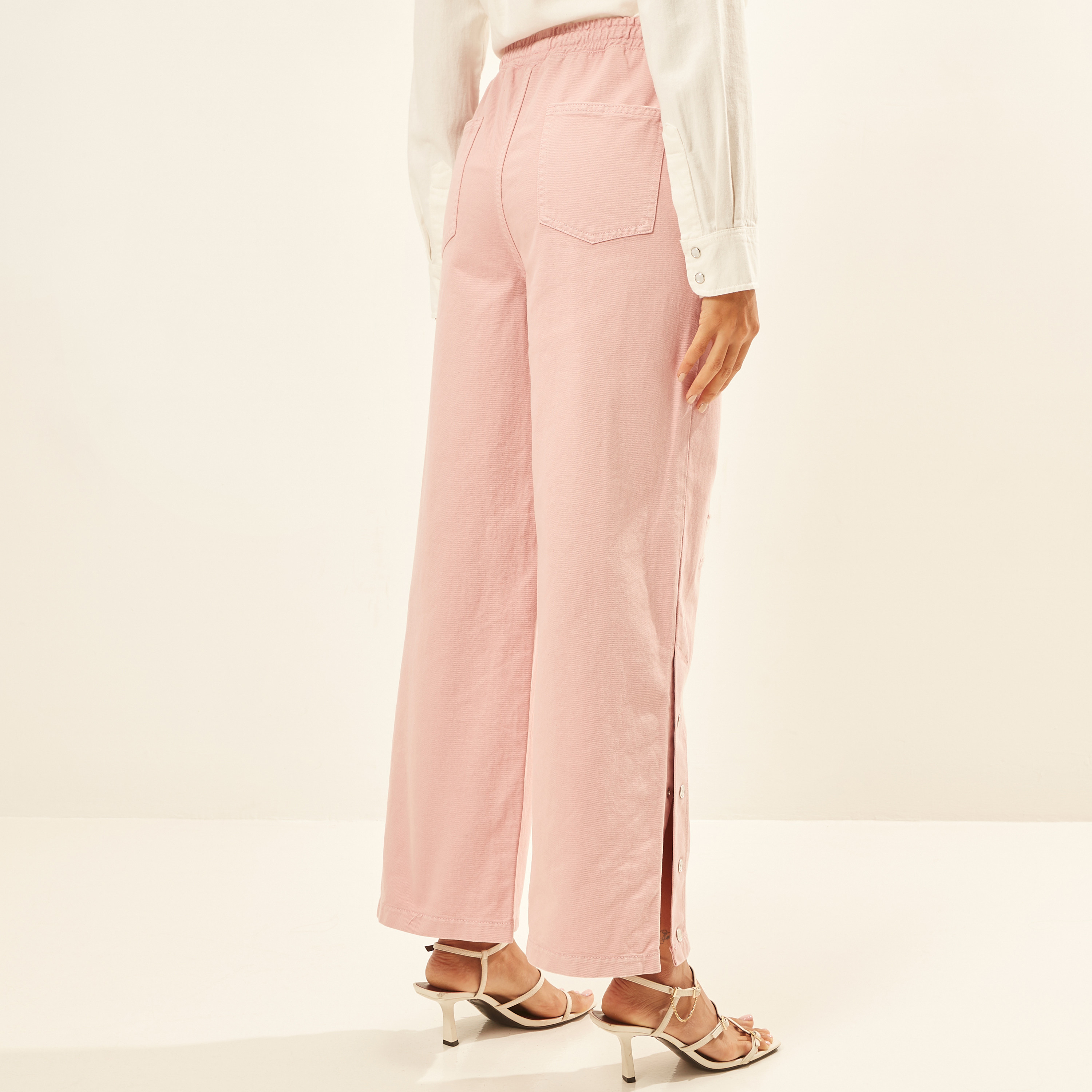 بنطلون جينز ممزق سادة برباط إغلاق وخصر متوسط الارتفاع-women-clothing-bottoms-jeans-image-15