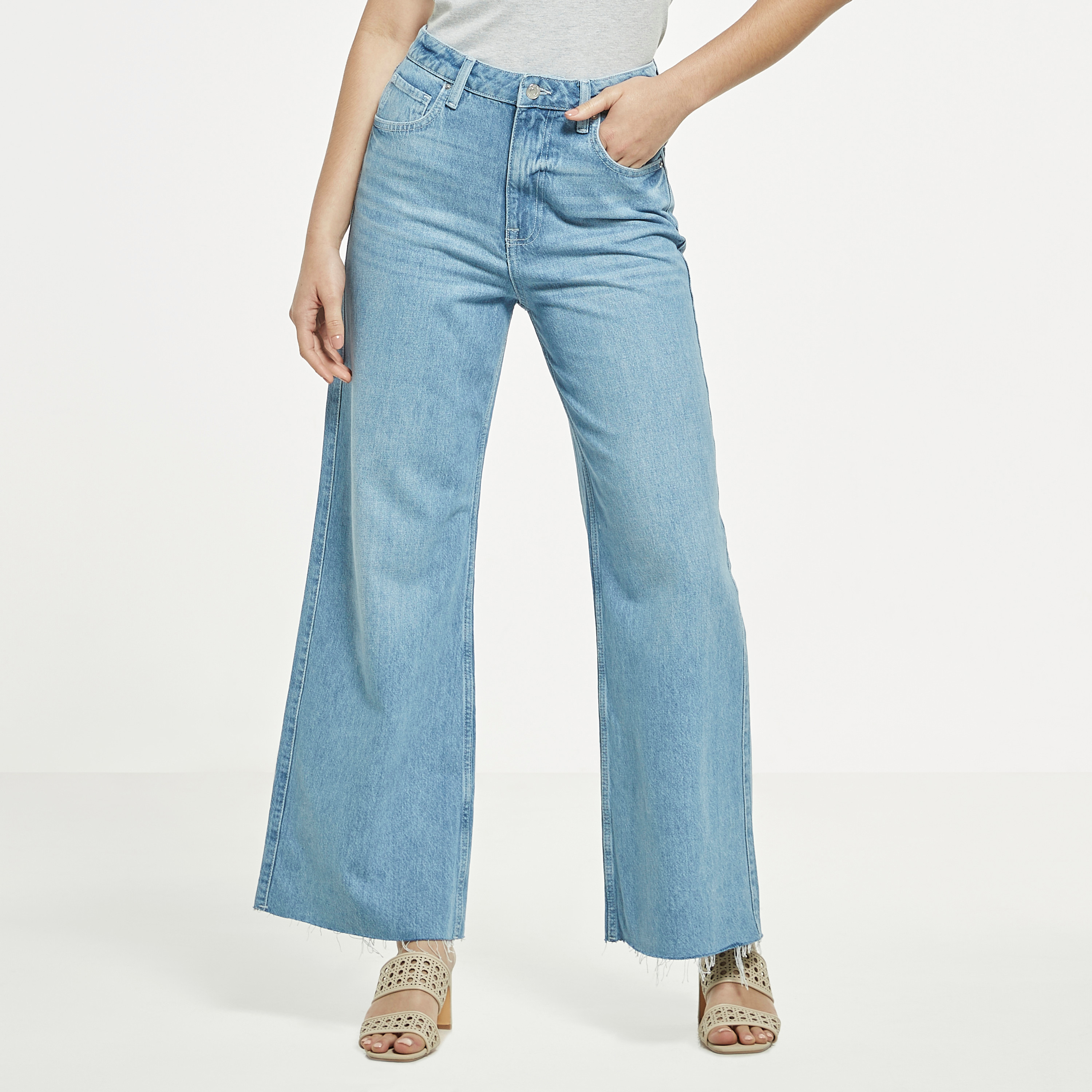 Wide leg frayed hem on sale jeans