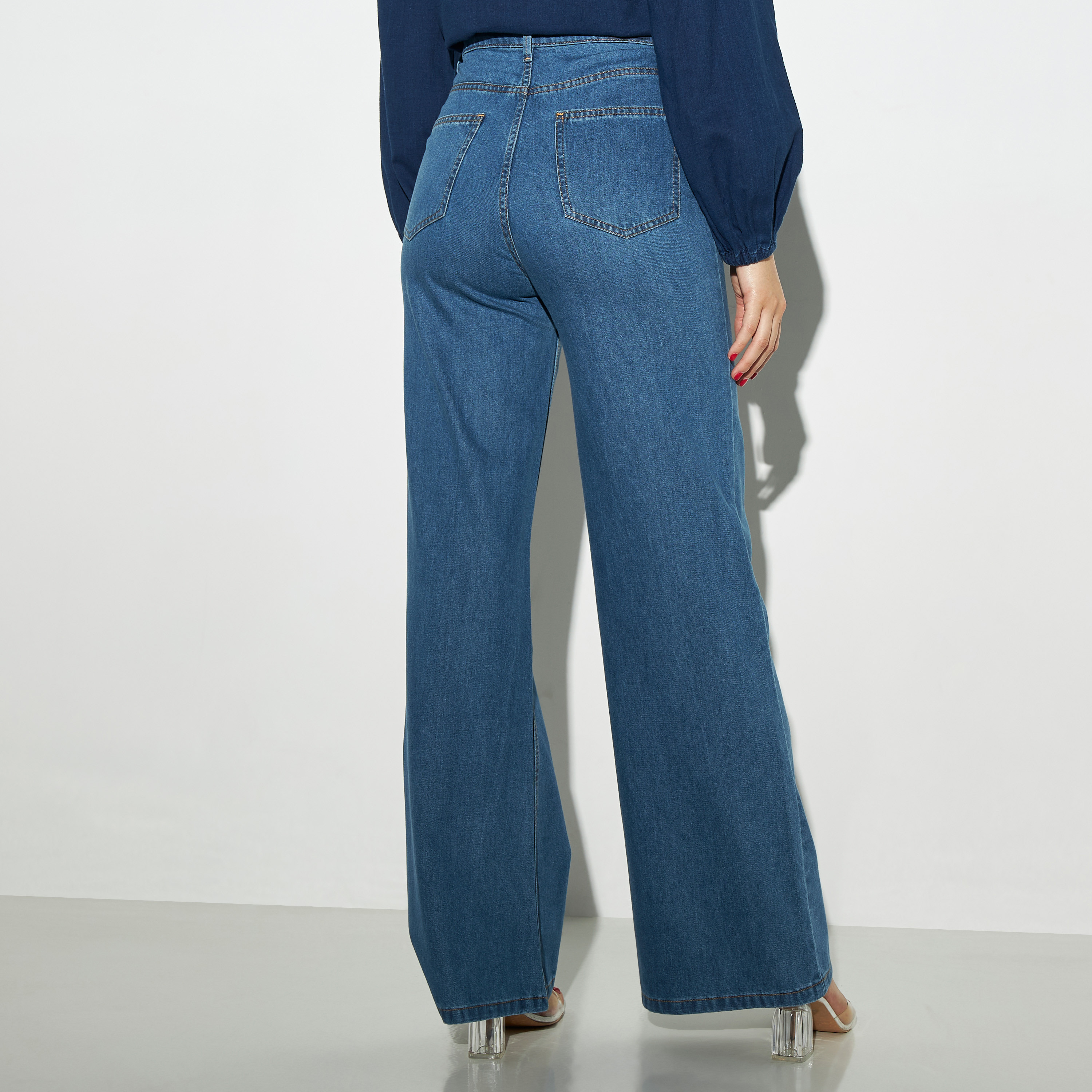 بنطلون جينز واسع الساقين بجيوب-women-clothing-bottoms-jeans-image-3