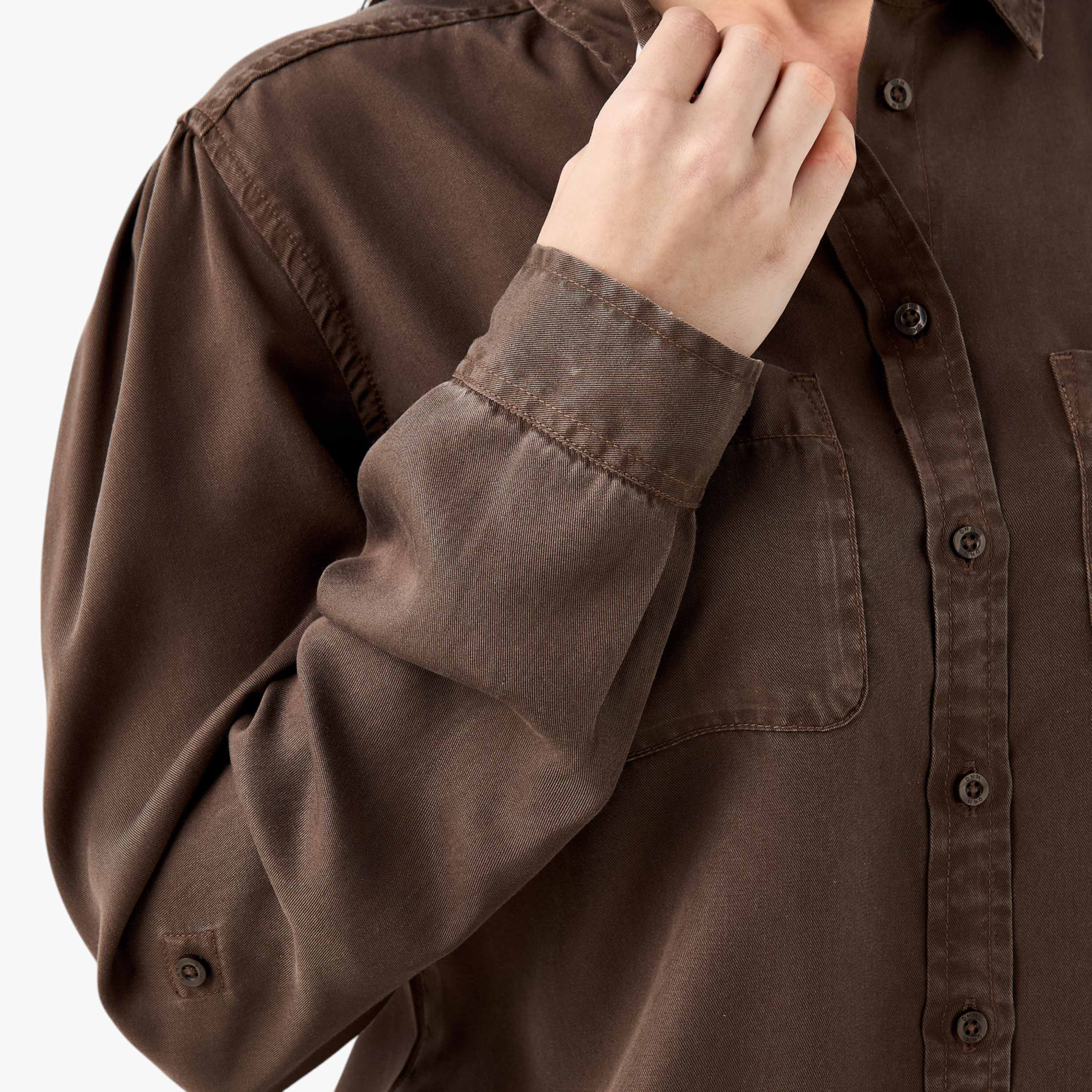قميص بأكمام مطوية وتفاصيل جيب-women-clothing-shirtsandblouses-shirts-image-23