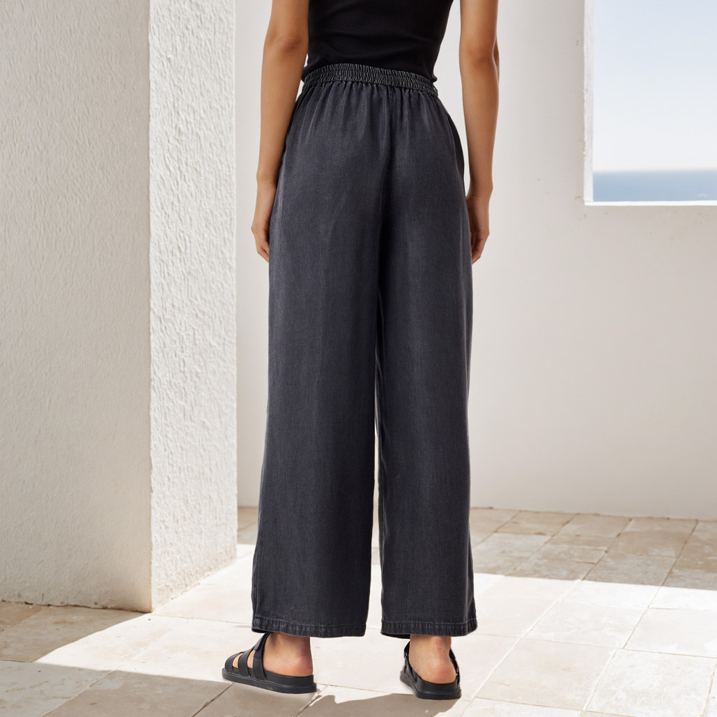 بنطلون دنيم واسع الساقين بخصر مطاطي وجيوب-women-clothing-trousers-image-3