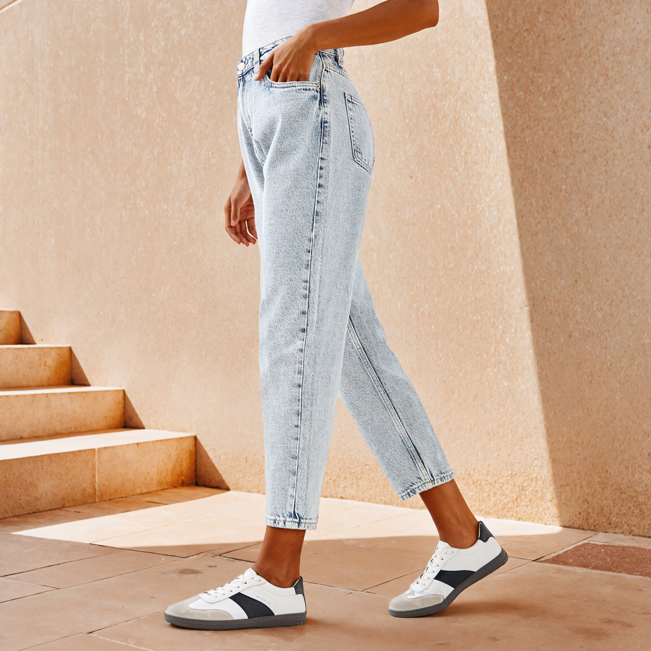 بنطلون جينز بقصة موم وخصر عالي مع جيوب-women-clothing-bottoms-jeans-image-16