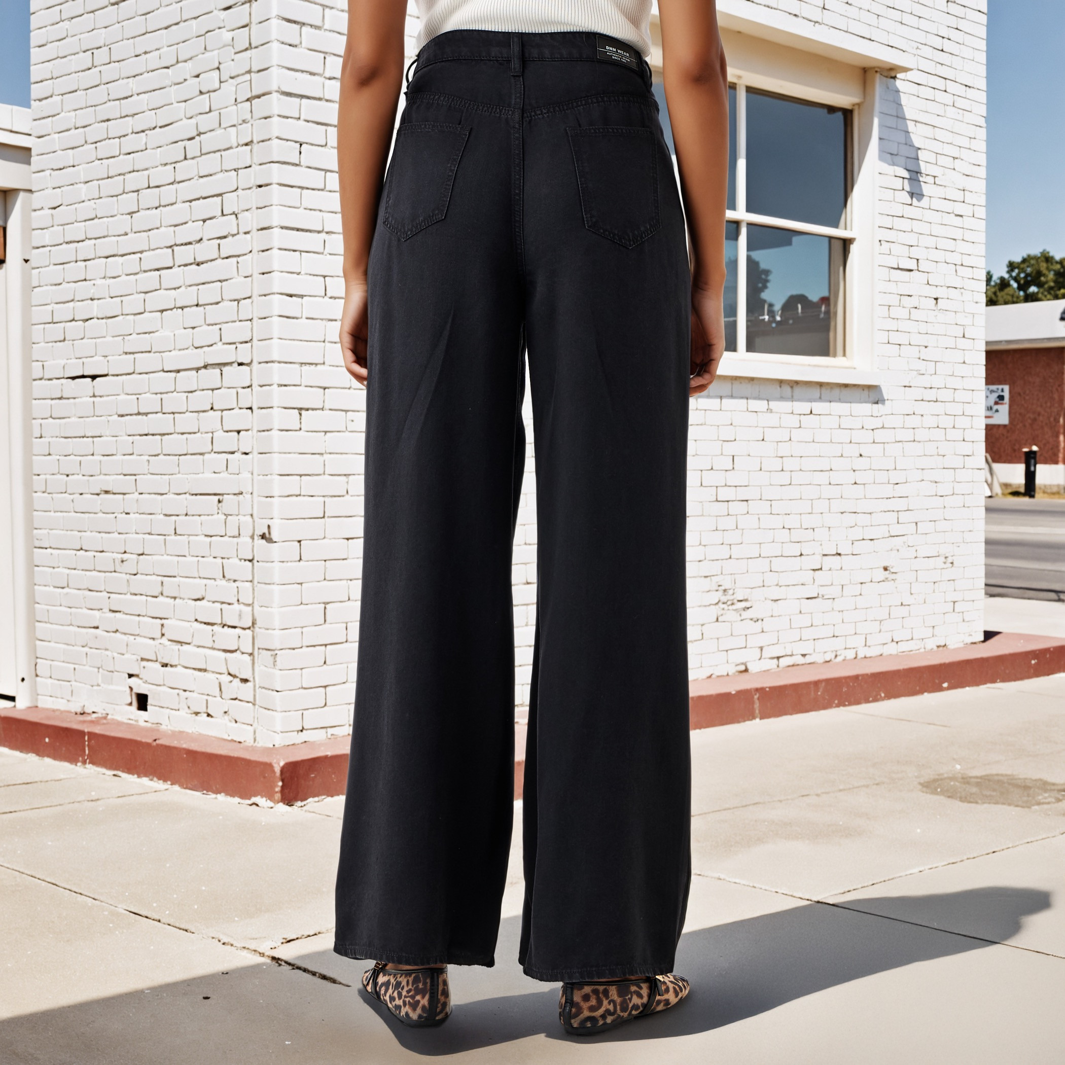 بنطلون جينز واسع الساقين بجيوب-women-clothing-bottoms-jeans-image-3