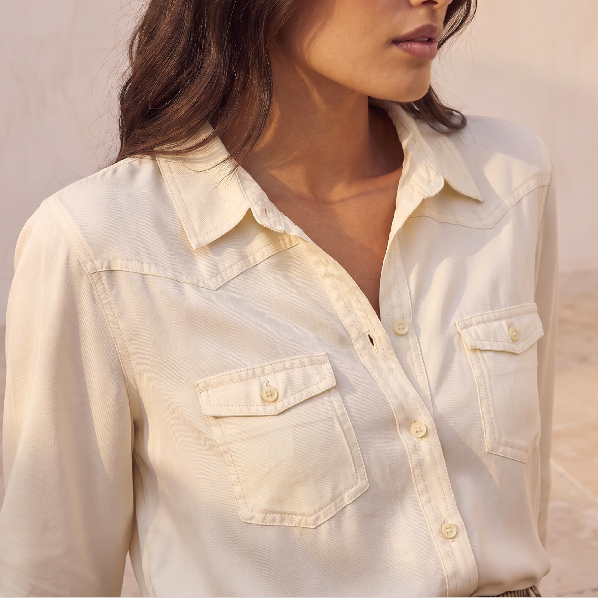 قميص تينسل دينم بقصة عادية وجيوب-women-clothing-shirtsandblouses-shirts-image-5