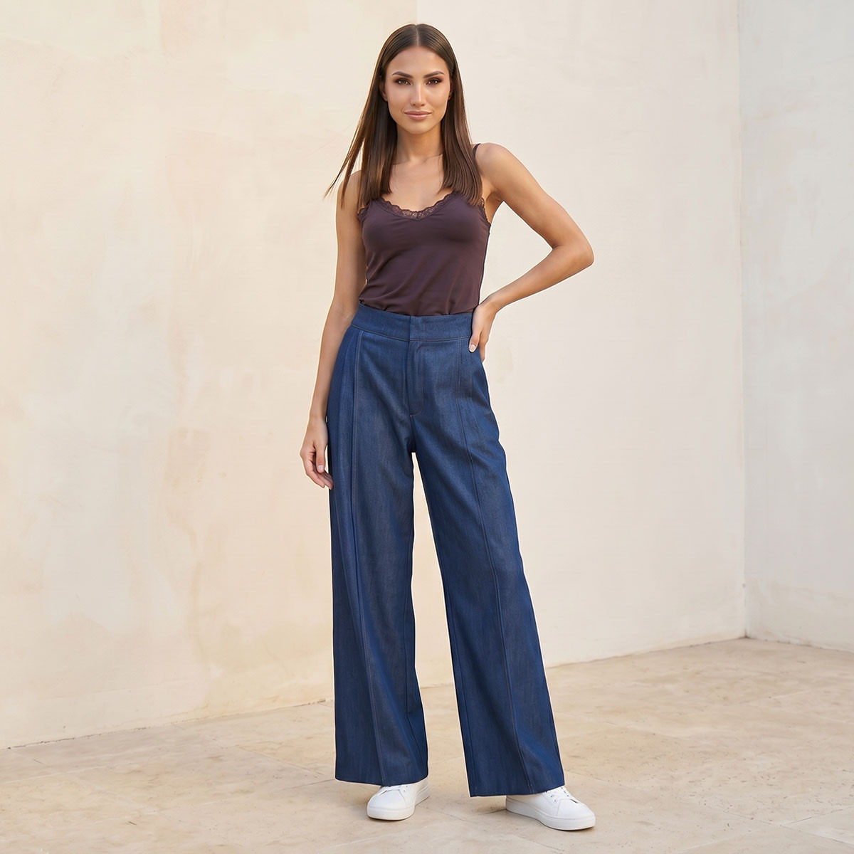 بنطلون جينز دينم واسع الساقين بخصر مرن وتفاصيل كسرات من سبلاش-women-clothing-bottoms-jeans-image-3