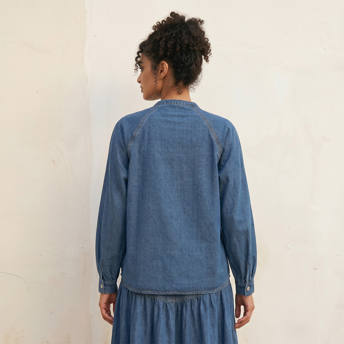 توب دنيم قطني بياقة ماندارين من سبلاش-women-clothing-shirtsandblouses-shirts-image-4