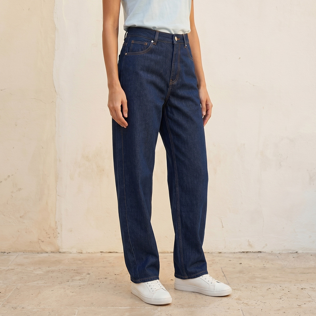 بنطلون جينز قطن بقصّة برميل وزر إغلاق وخياطة ملتوية من سبلاش دينم-women-clothing-bottoms-jeans-image-1