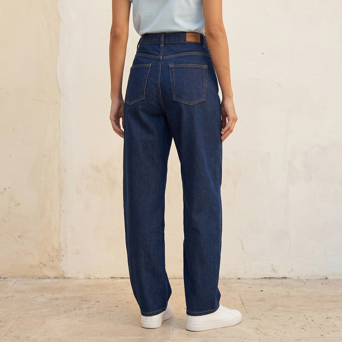 بنطلون جينز قطن بقصّة برميل وزر إغلاق وخياطة ملتوية من سبلاش دينم-women-clothing-bottoms-jeans-image-4
