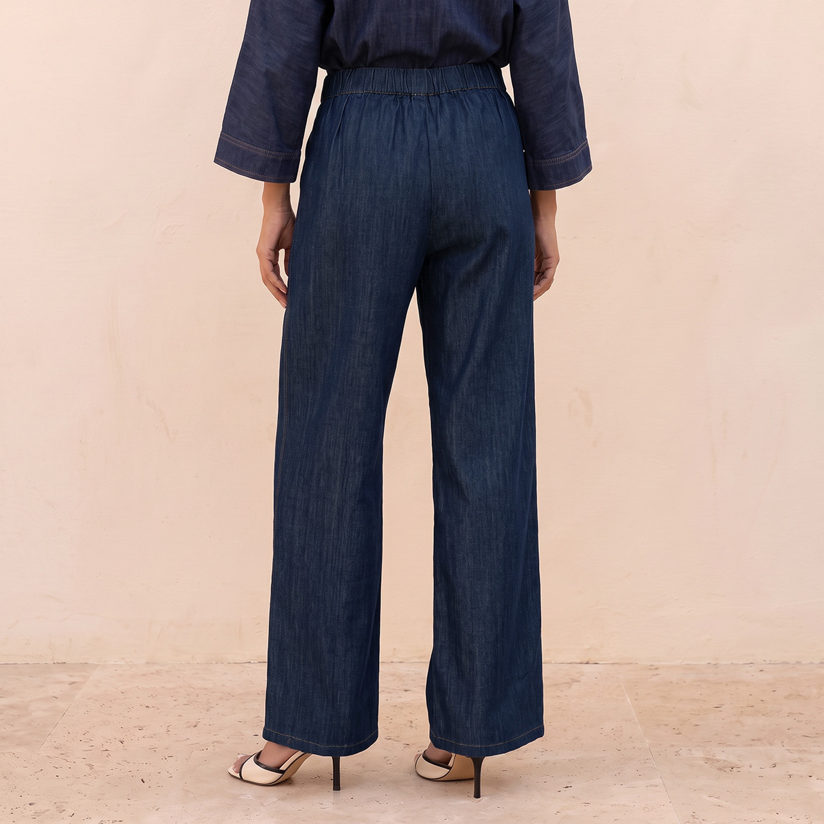بنطلون جينز بقصة مرتخية وحزام خصر نصف مطاطي من سبلاش دينم-women-clothing-bottoms-jeans-image-3