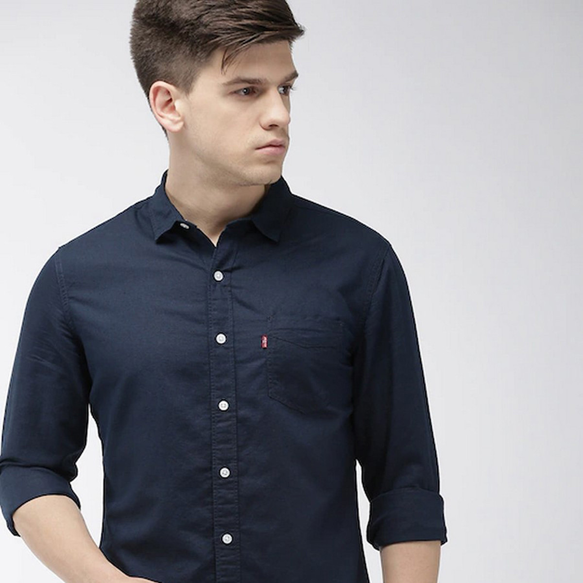 قميص ليفايز بأكمام طويلة و سادة باللون الأزرق البحرى للرجال-men-clothing-shirts-image-1