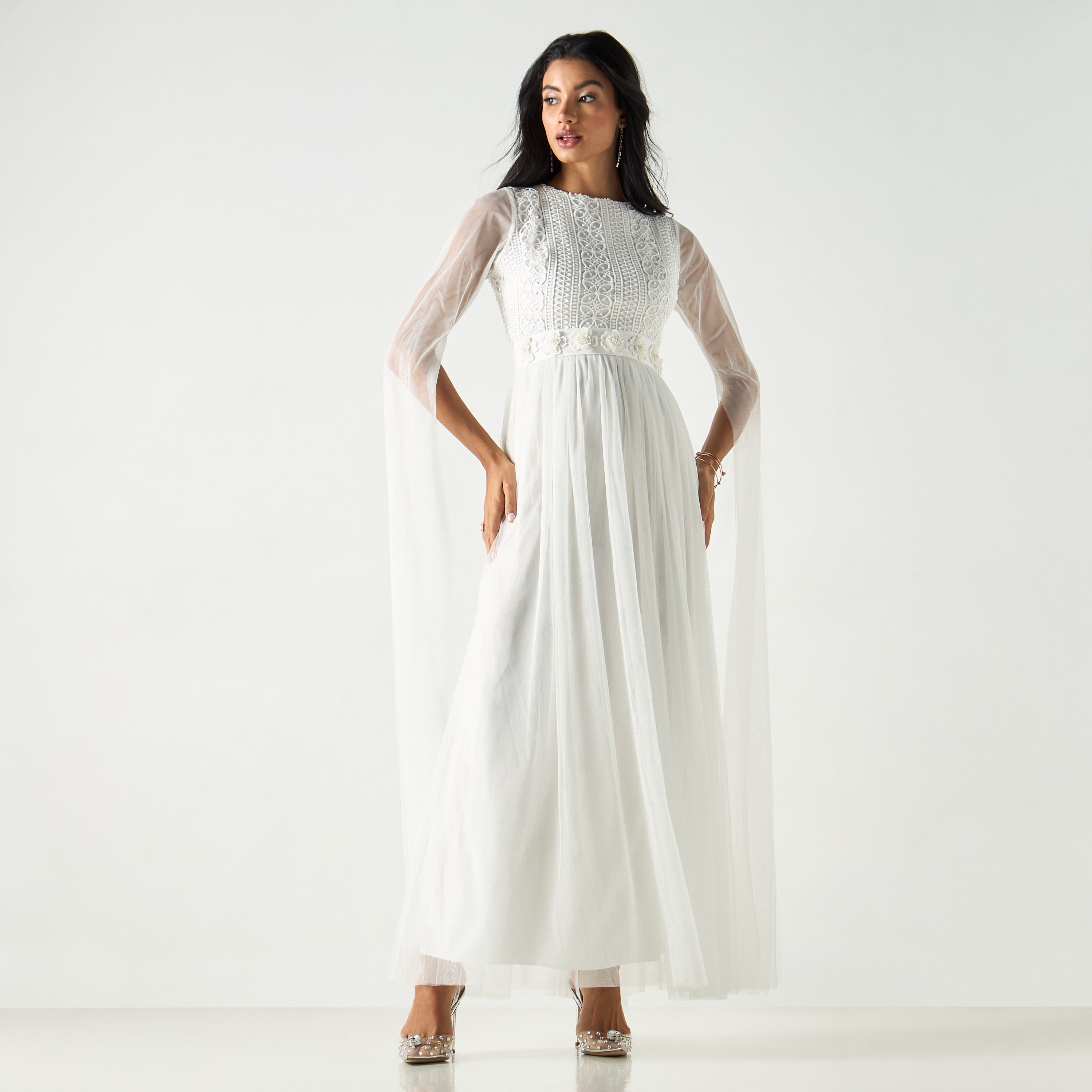 فستان طويل مطرز بتفاصيل دانتيل وأكمام كاب-women-clothing-dresses-image-1